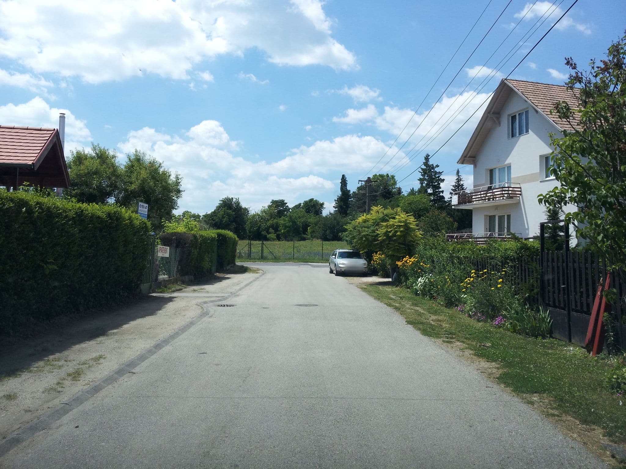 Street view near Almida Apartmanház, Balatonalmádi — © kolesajr (CC BY-SA · Mapillary)