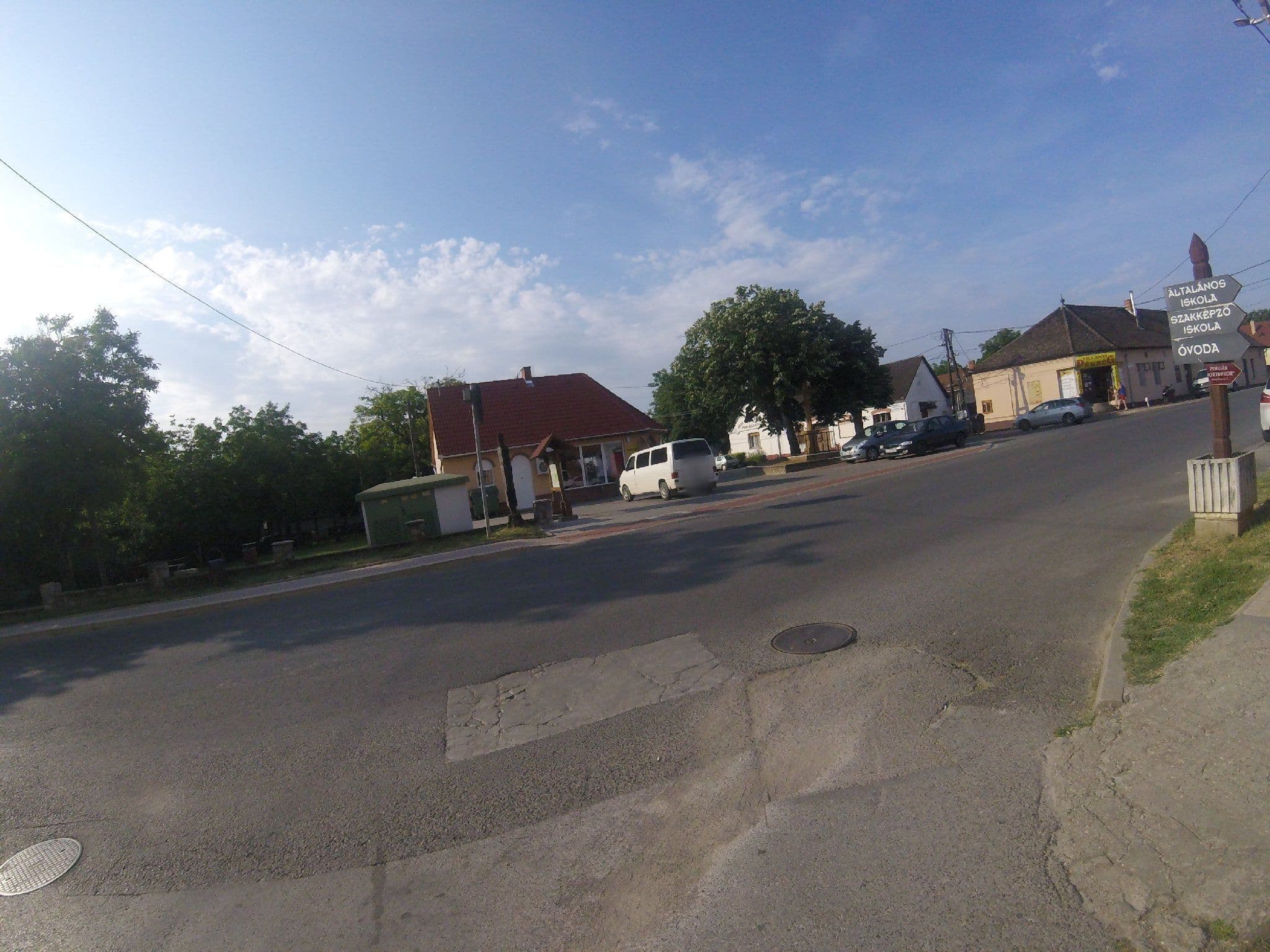 Street view near Vendég Sarokház, Villány — © utvonalfelmeresek (CC BY-SA · Mapillary)