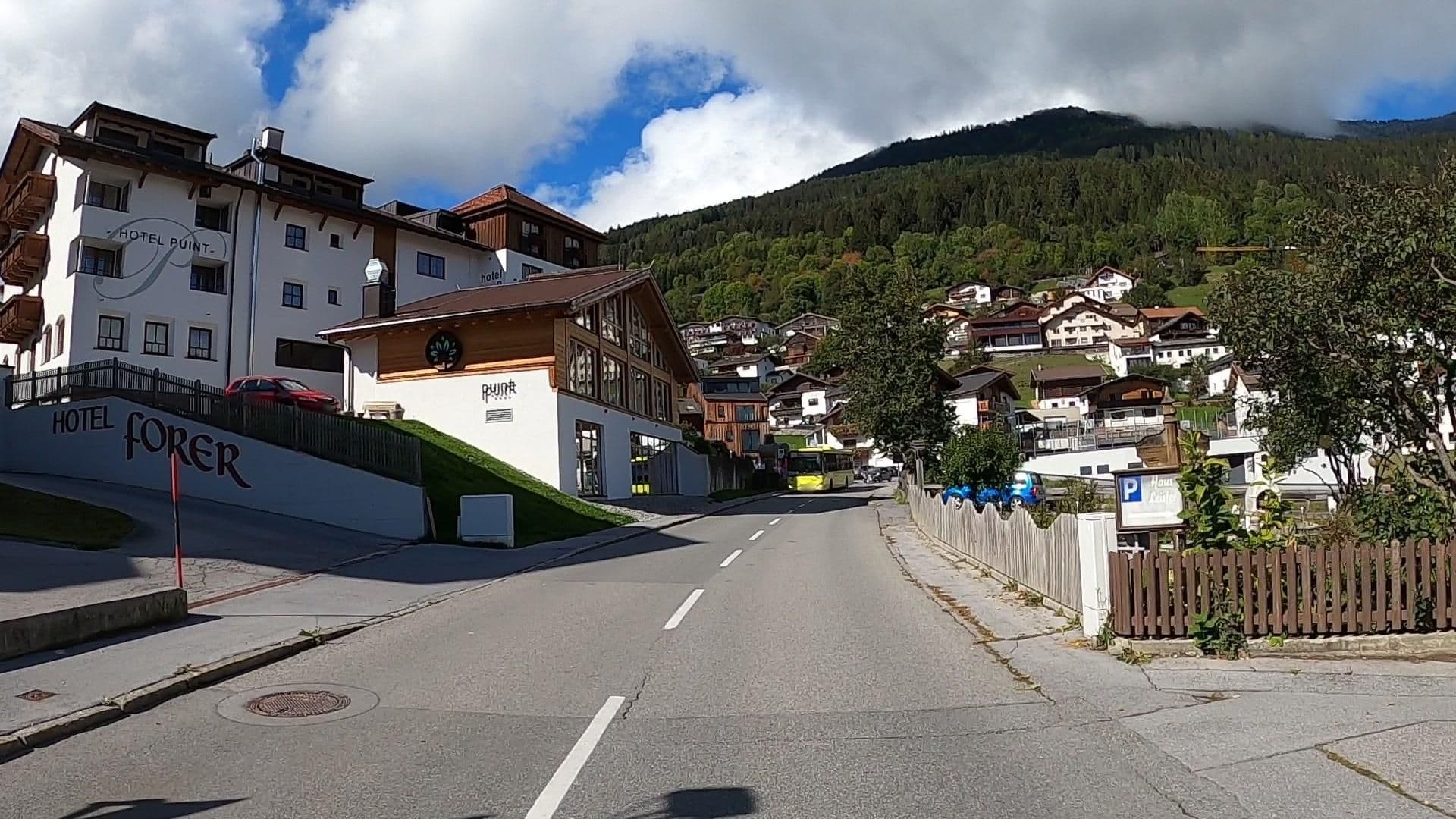 Street view near Landhaus Kalvarienberg, Prutz