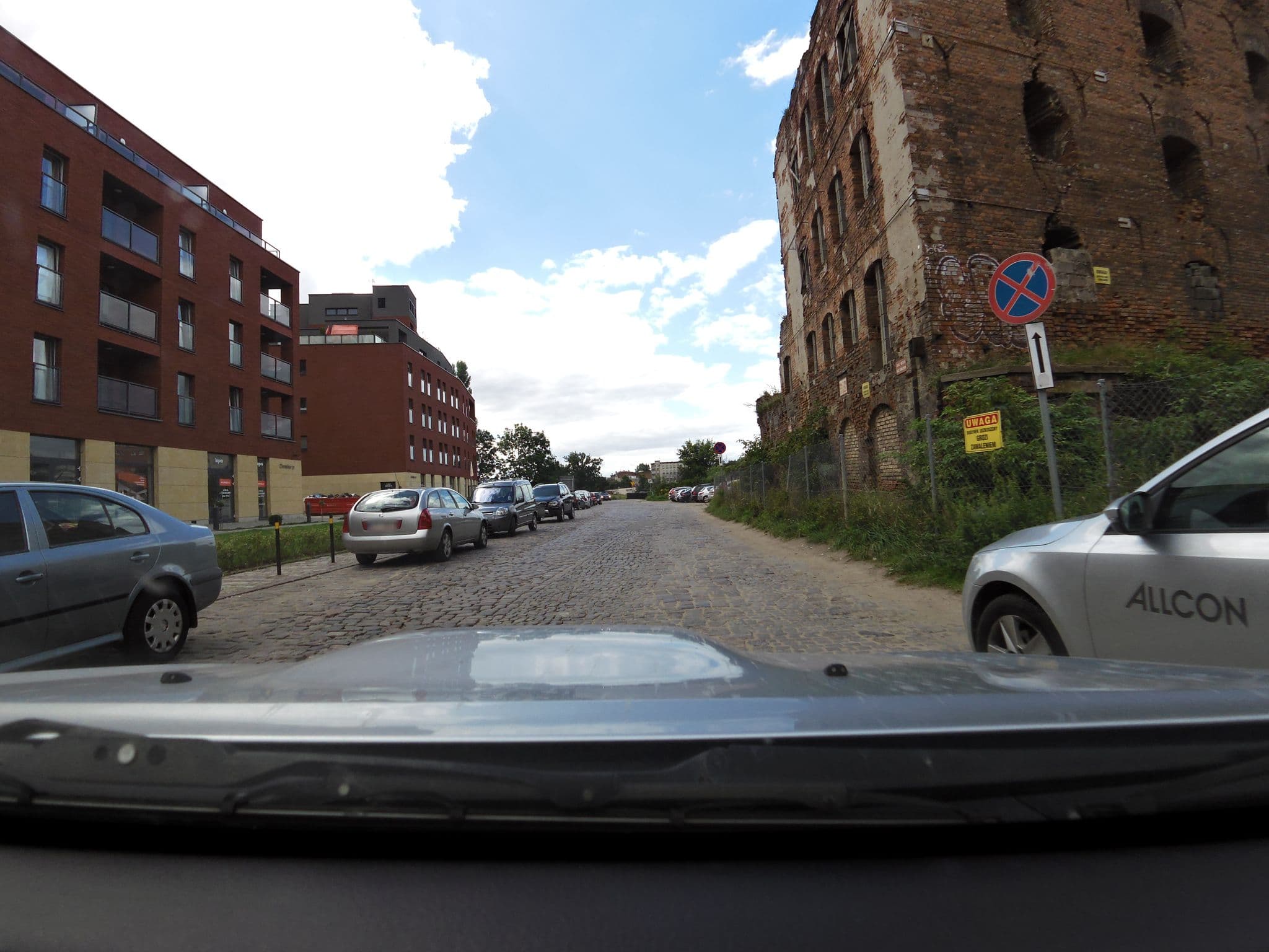 Street view near Dom & House - Apartments Chmielna Park, Olszynka — © aleksasfi (CC BY-SA · Mapillary)