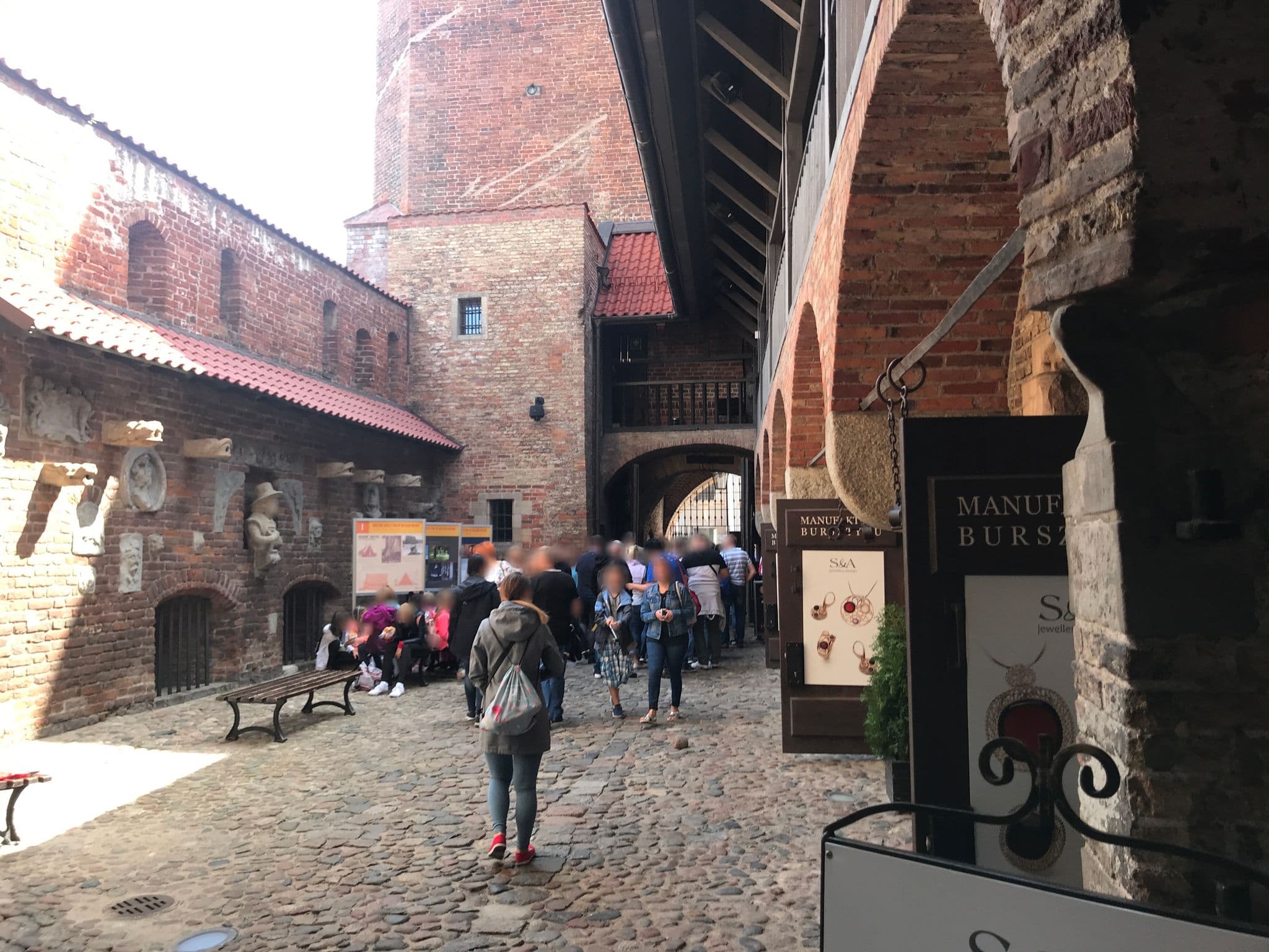 Street view near Bi-Pi Hostel, Gdańsk — © miguel_andrade (CC BY-SA · Mapillary)