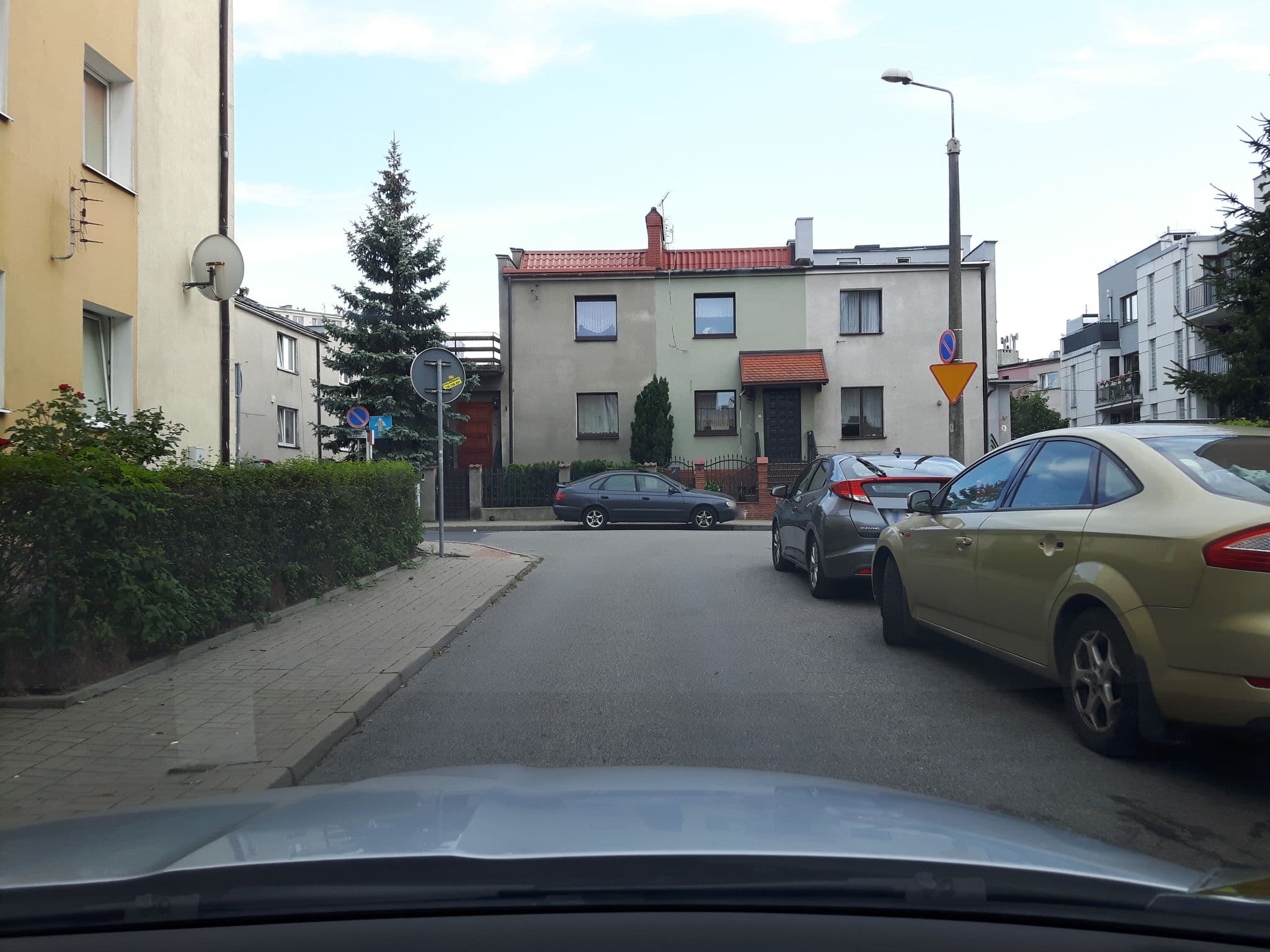 Street view near Marek Bosiacki Maja, Gdynia — © andpol_2288 (CC BY-SA · Mapillary)