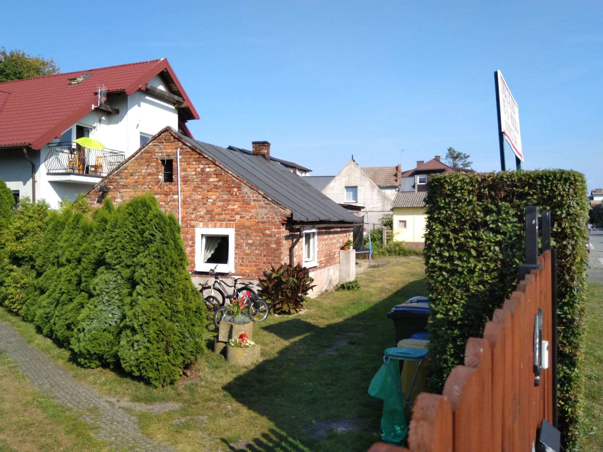 Street view near Pieper Marek. Wynajem pokoi, Jastarnia — © aleksandersiwek (CC BY-SA · Mapillary)