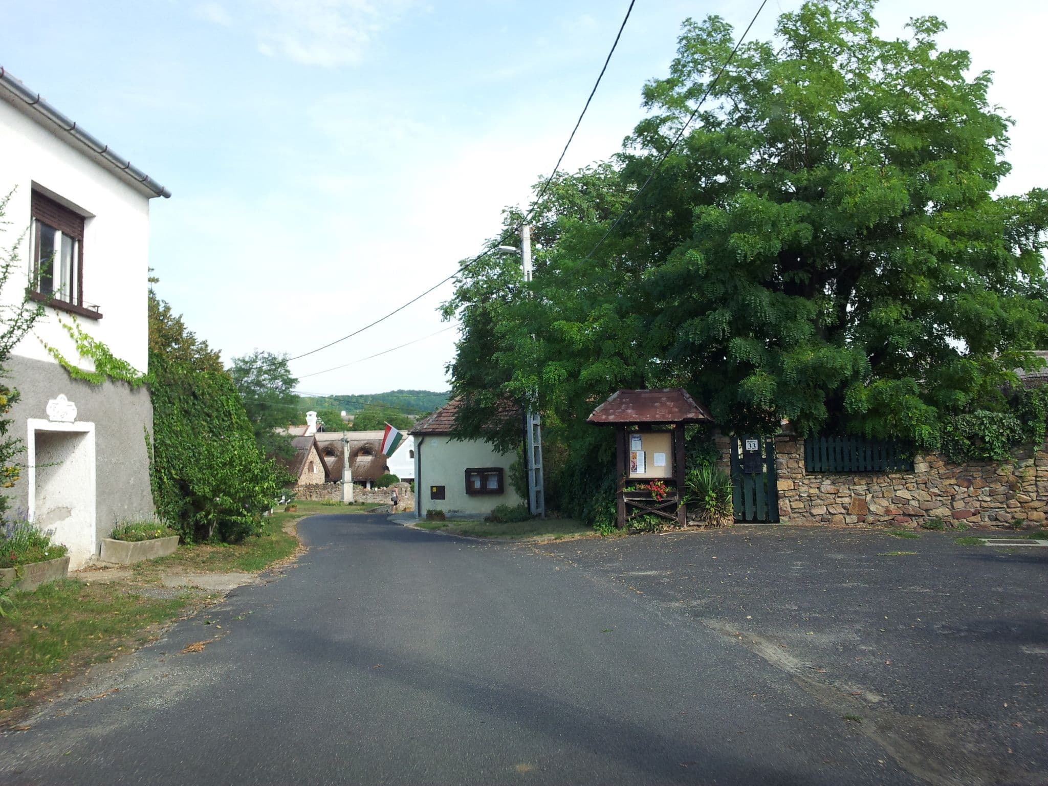 Street view near Postaláda Vendégház, Badacsonytomaj — © kolesajr (CC BY-SA · Mapillary)