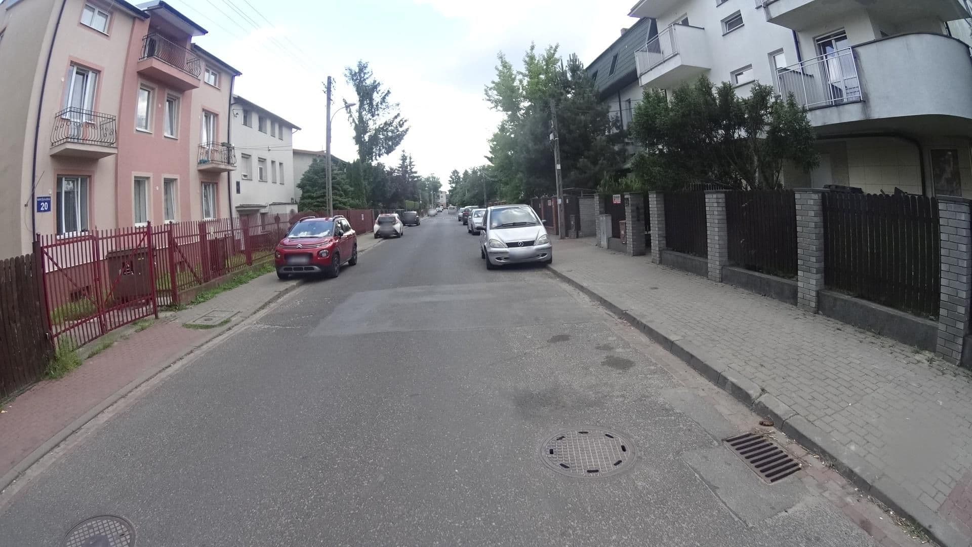 Street view near Rocco Hostel, Włochy — © awizonosz (CC BY-SA · Mapillary)