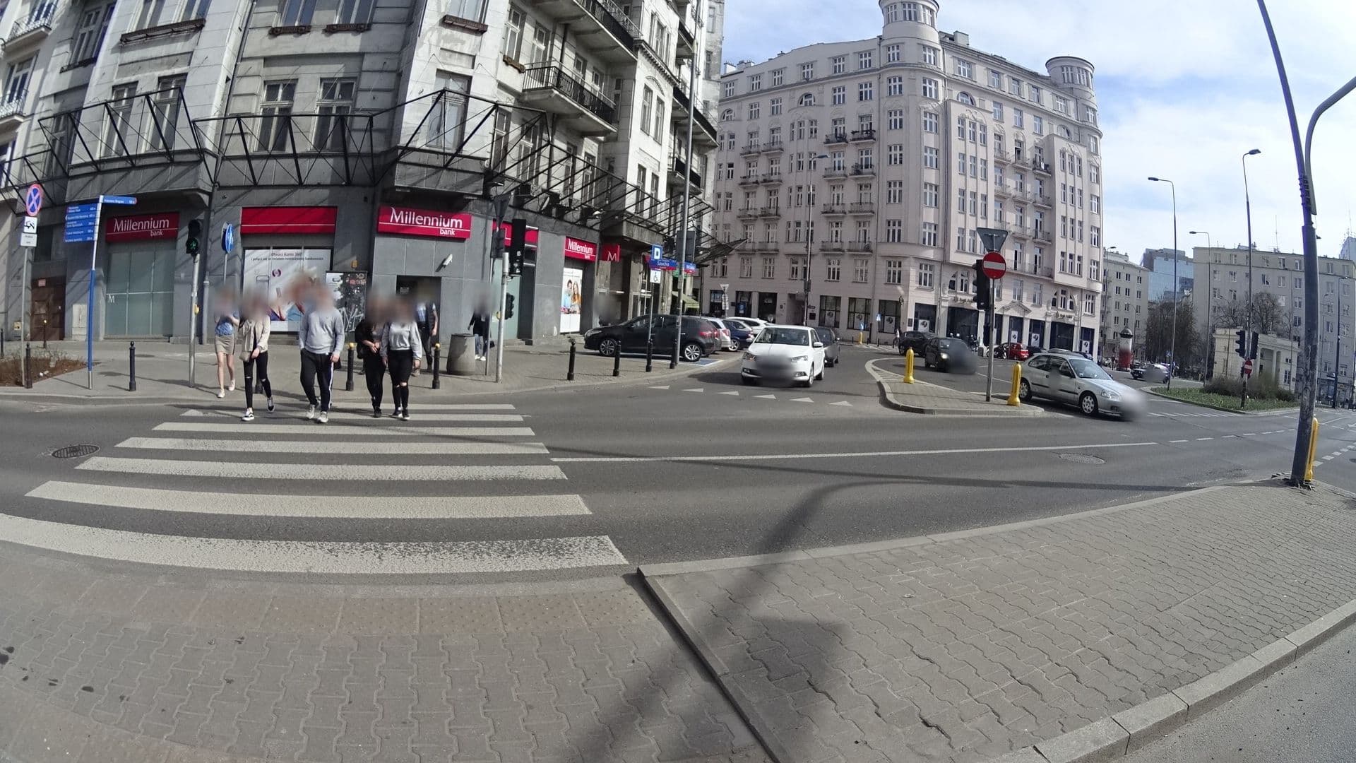 Street view near Apartamenty Bagatela 14, Śródmieście — © awizonosz (CC BY-SA · Mapillary)