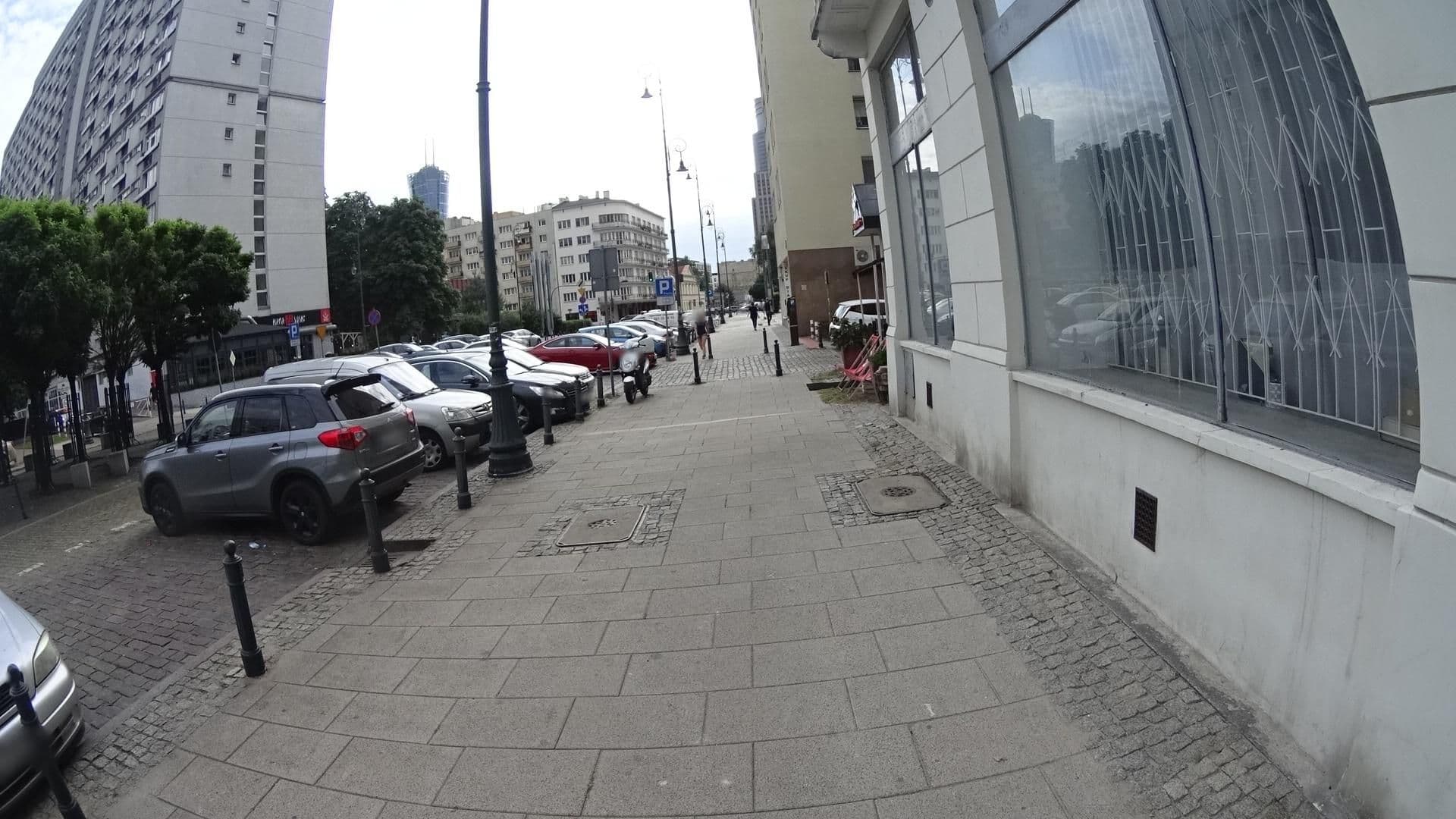 Street view near Apartament Chłodna, Warsaw — © awizonosz (CC BY-SA · Mapillary)