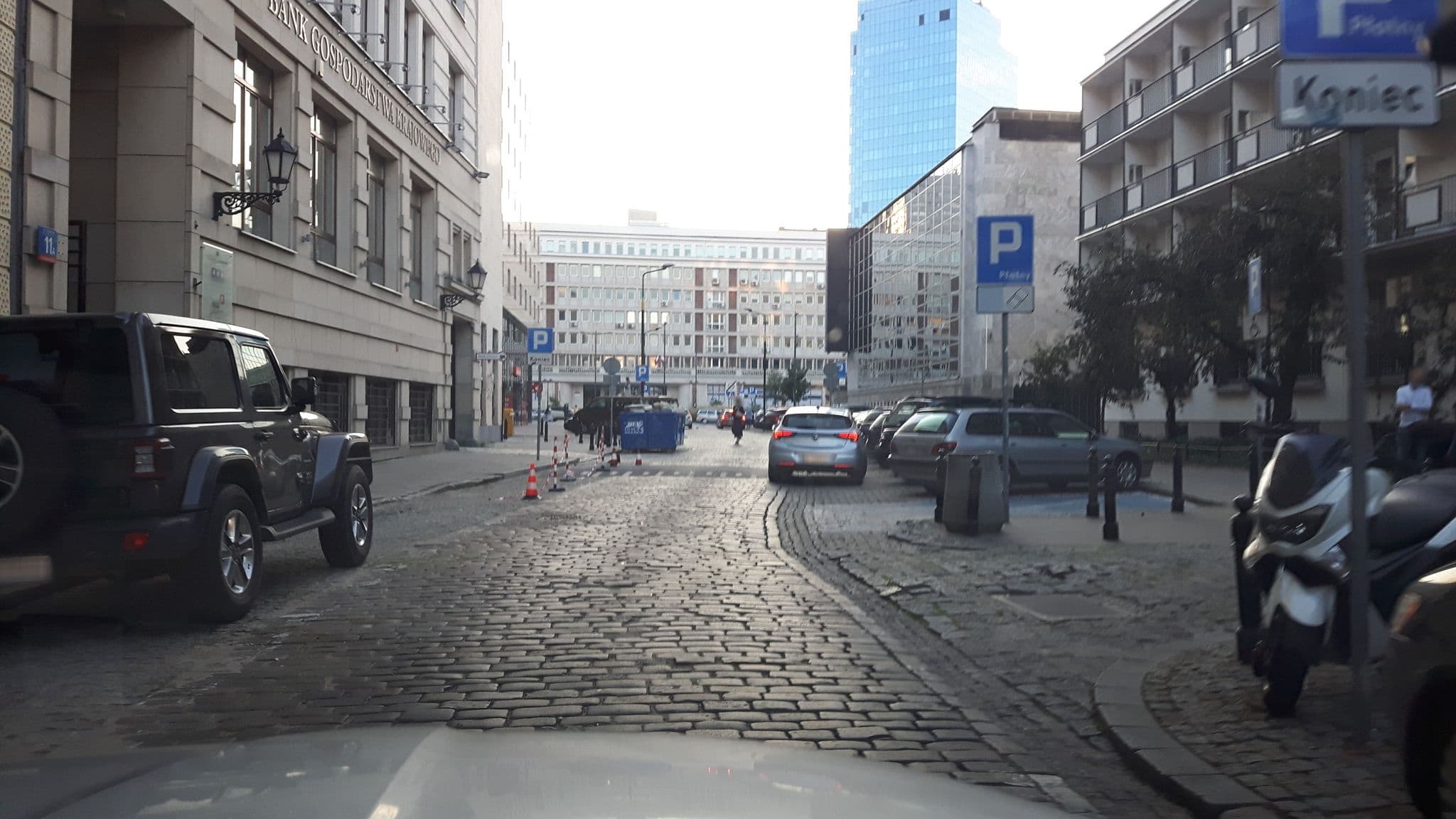 Street view near Royal Apartment, Warsaw — © andpol_2288 (CC BY-SA · Mapillary)
