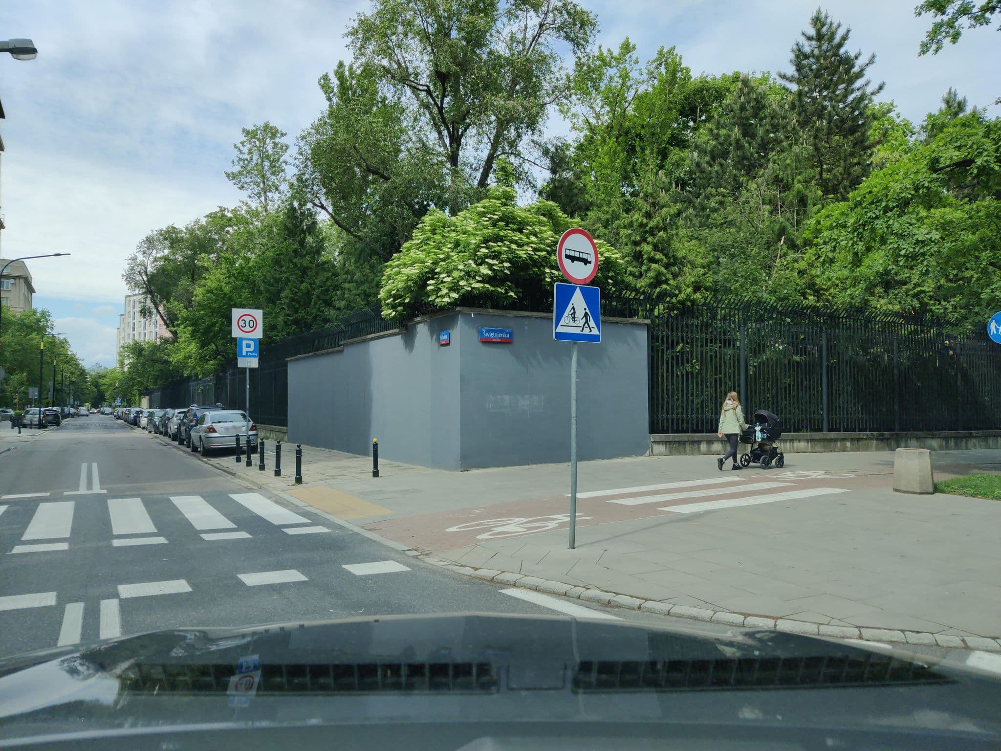 Street view near Apartament Świętojerska 24, Warsaw — © kietlak (CC BY-SA · Mapillary)