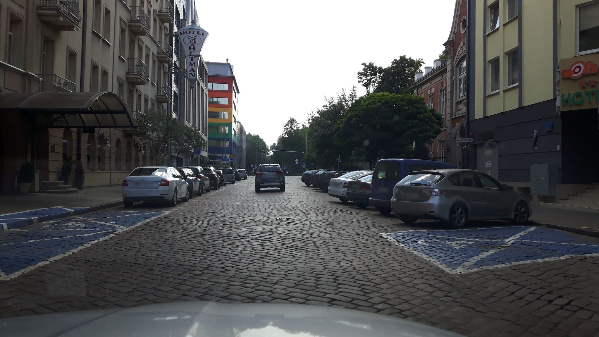 Street view near Hetman Hotel. Przedsiębiorstwo Hotelarsko-Turystyczne Sp. z o.o. Warszawa, Praga Północ — © andpol_2288 (CC BY-SA · Mapillary)