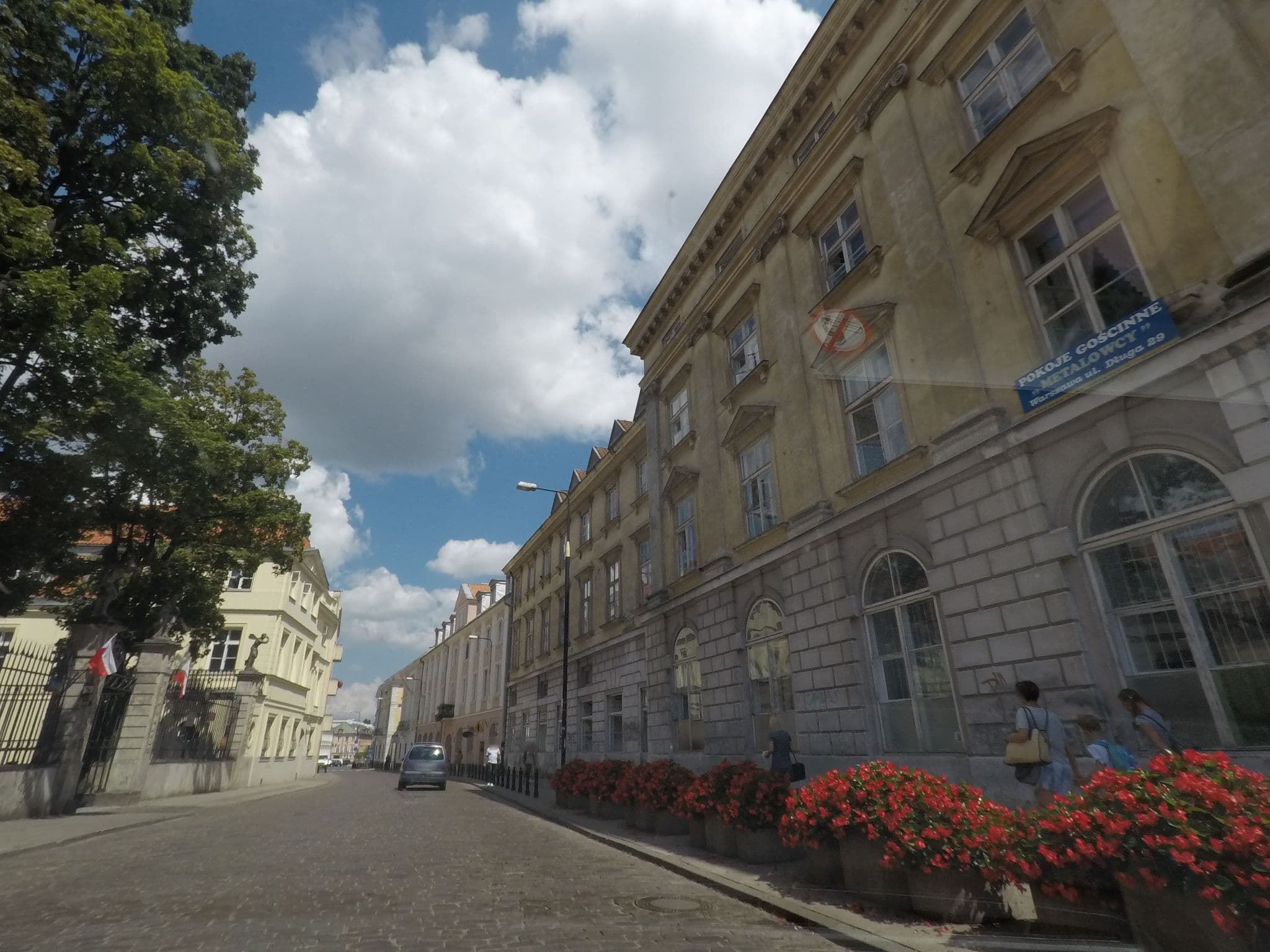 Street view near Pokoje Gościnne Federacji Związków Zawodowych Metalowiec, Warsaw — © canadarunner (CC BY-SA · Mapillary)
