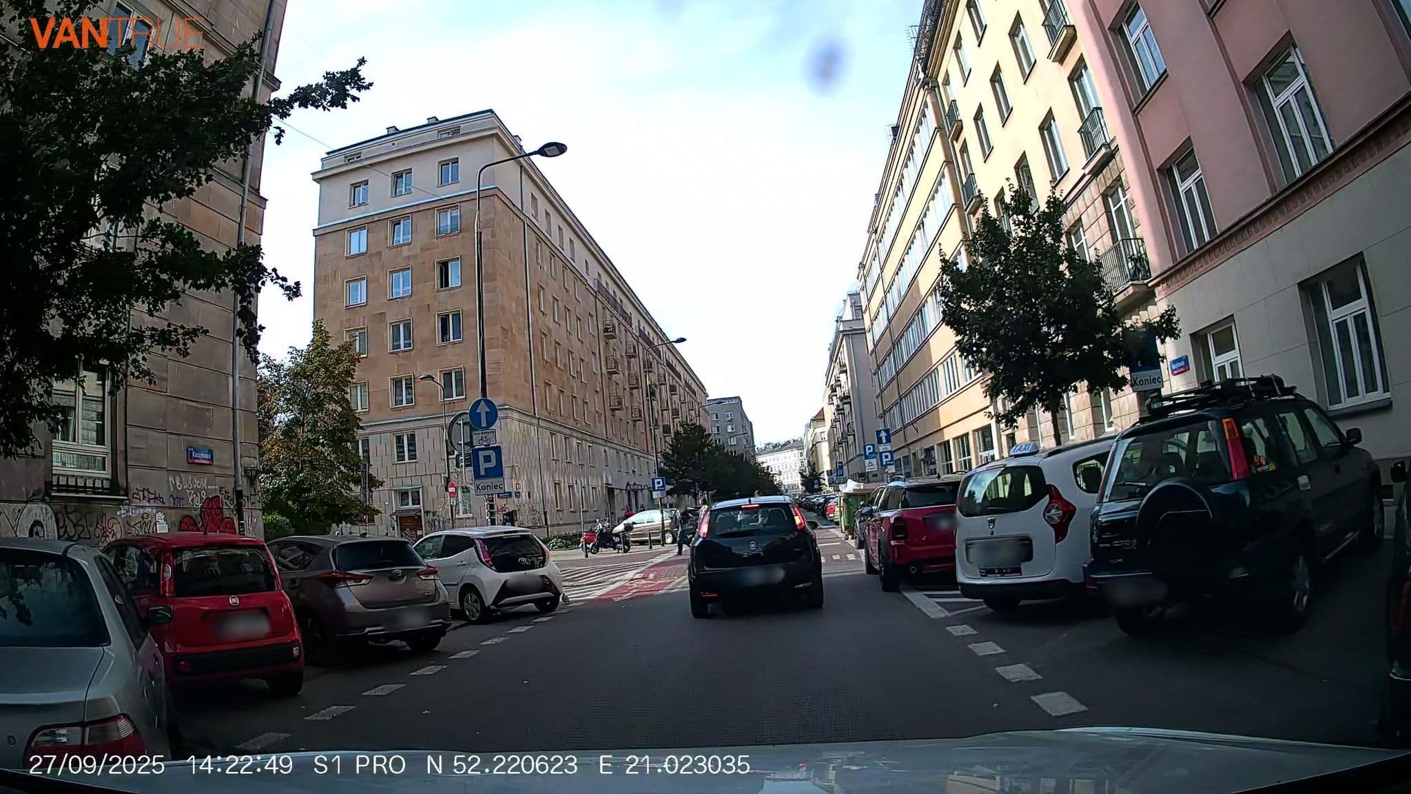 Street view near Nieruchomość Koszykowa S.C. Artur Borzewski Antoni Borzewski, Śródmieście — © Driven2574 (CC BY-SA · Mapillary)