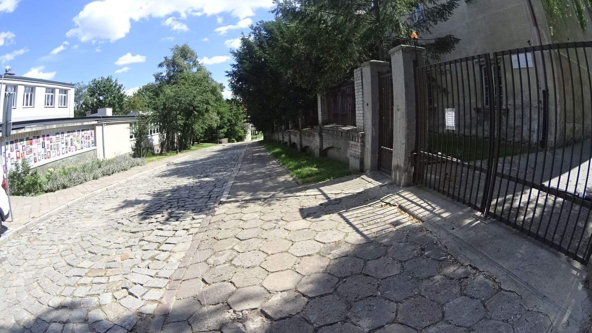 Street view near Warsaw Overnight Old Town, Praga Północ — © awizonosz (CC BY-SA · Mapillary)