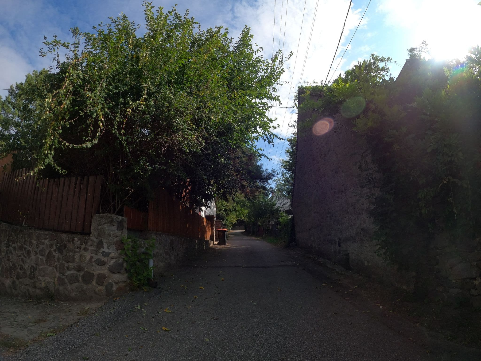 Street view near Kemencés Vendégház, Révfülöp — © knusprig (CC BY-SA · Mapillary)