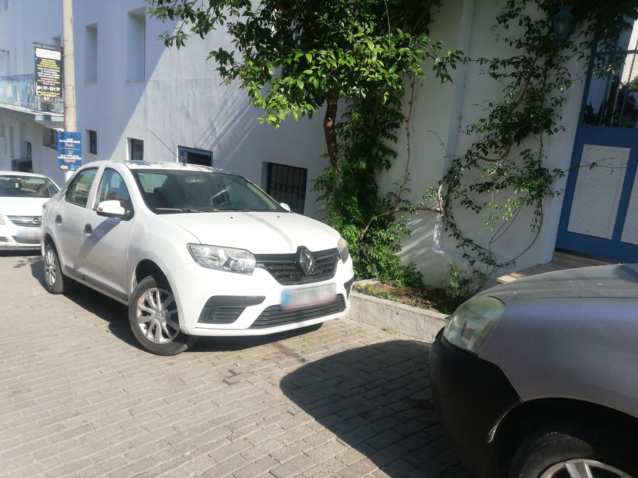 Street view near victory pansiyon, Kuşadası — © iguana (CC BY-SA · Mapillary)