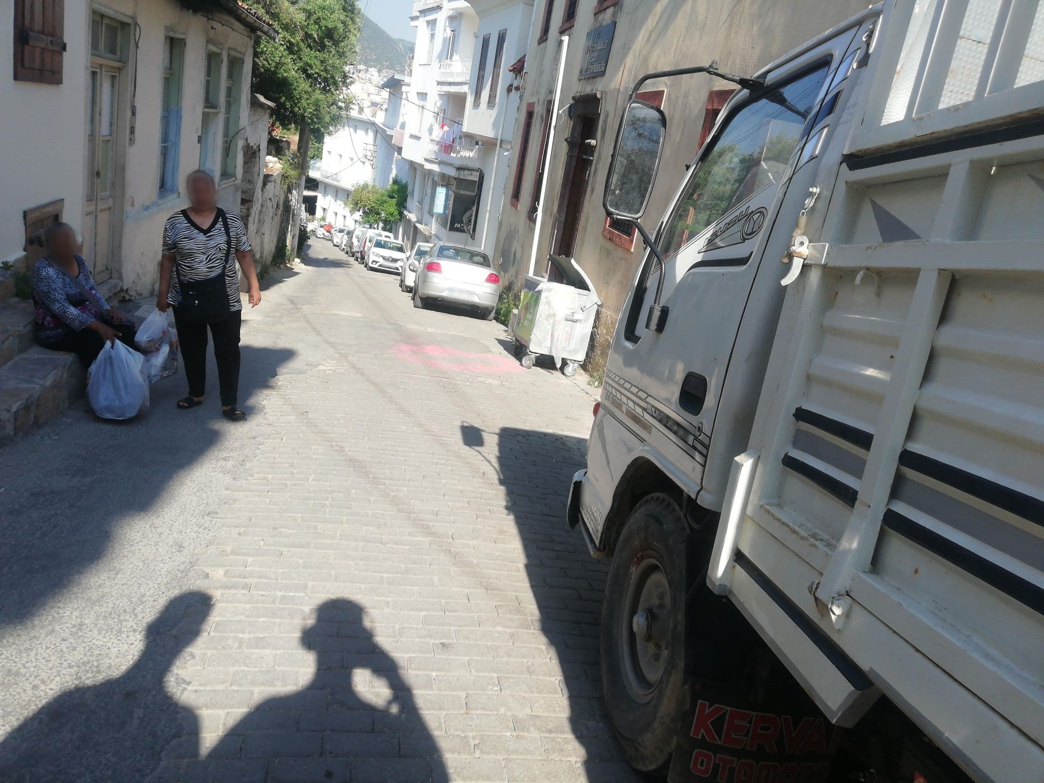 Street view near Anxac Goldenbed Pansion, Kuşadası — © iguana (CC BY-SA · Mapillary)