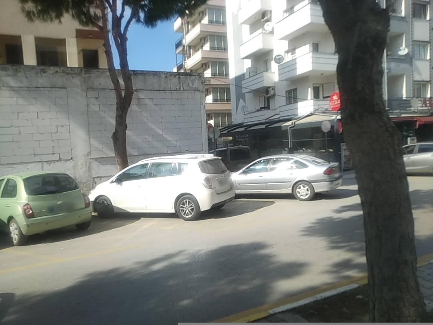 Street view near Deniz Hotel, Kuşadası — © amasya05055 (CC BY-SA · Mapillary)