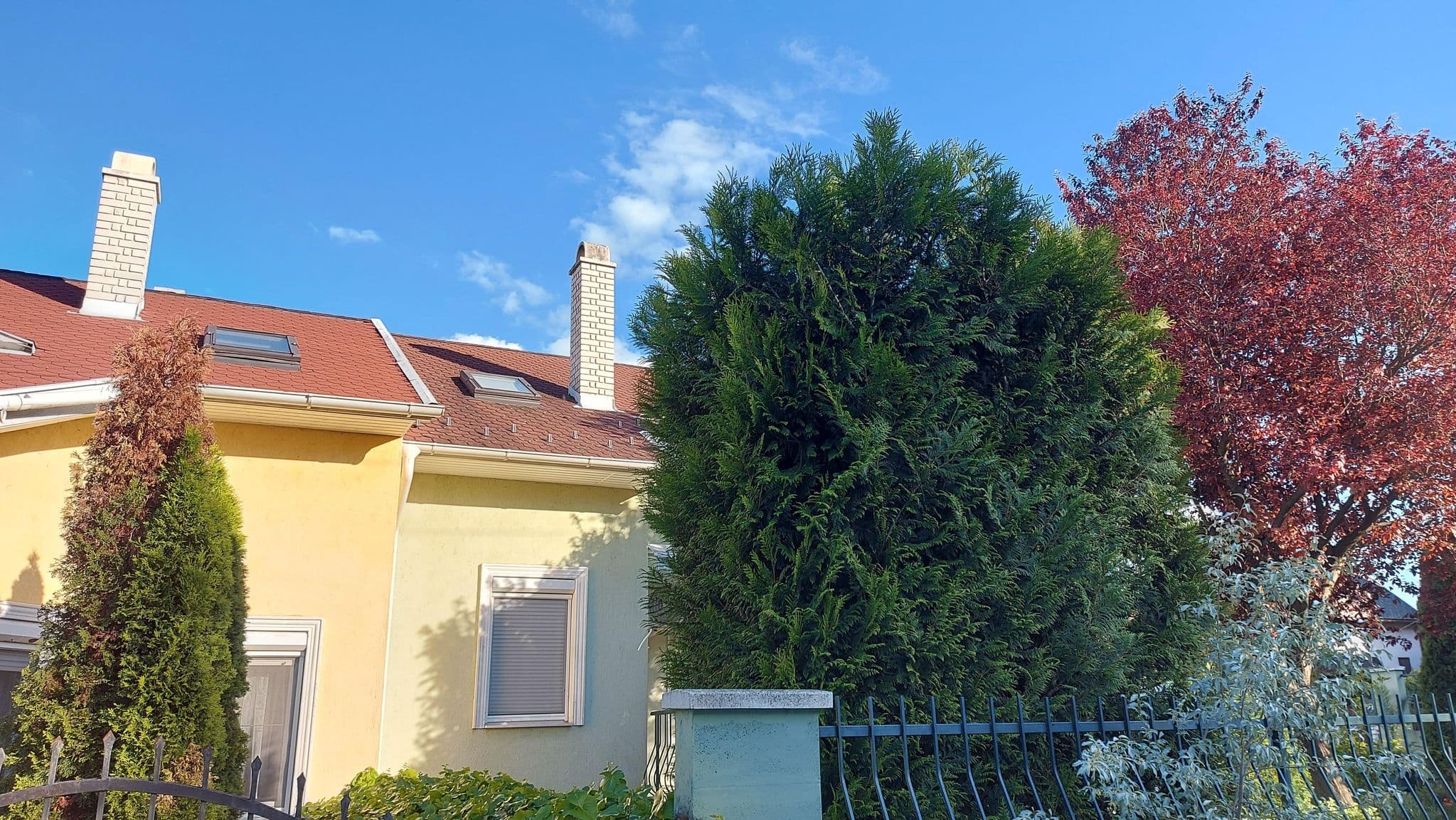 Street view near Sylvia Üdülőház Balatonalmádi, Balatonalmádi — © vasony (CC BY-SA · Mapillary)