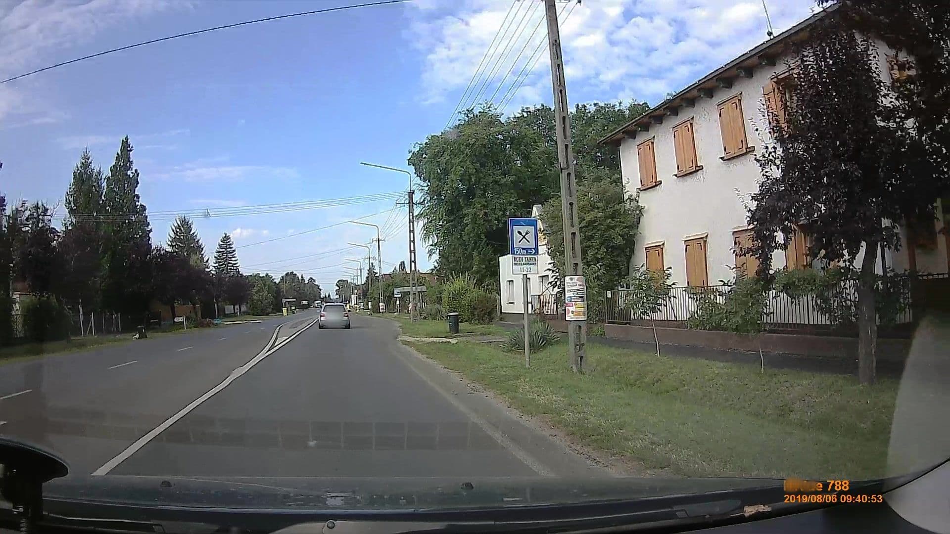 Street view near Fenyőliget üdülőház, Balatonlelle — © geox123 (CC BY-SA · Mapillary)