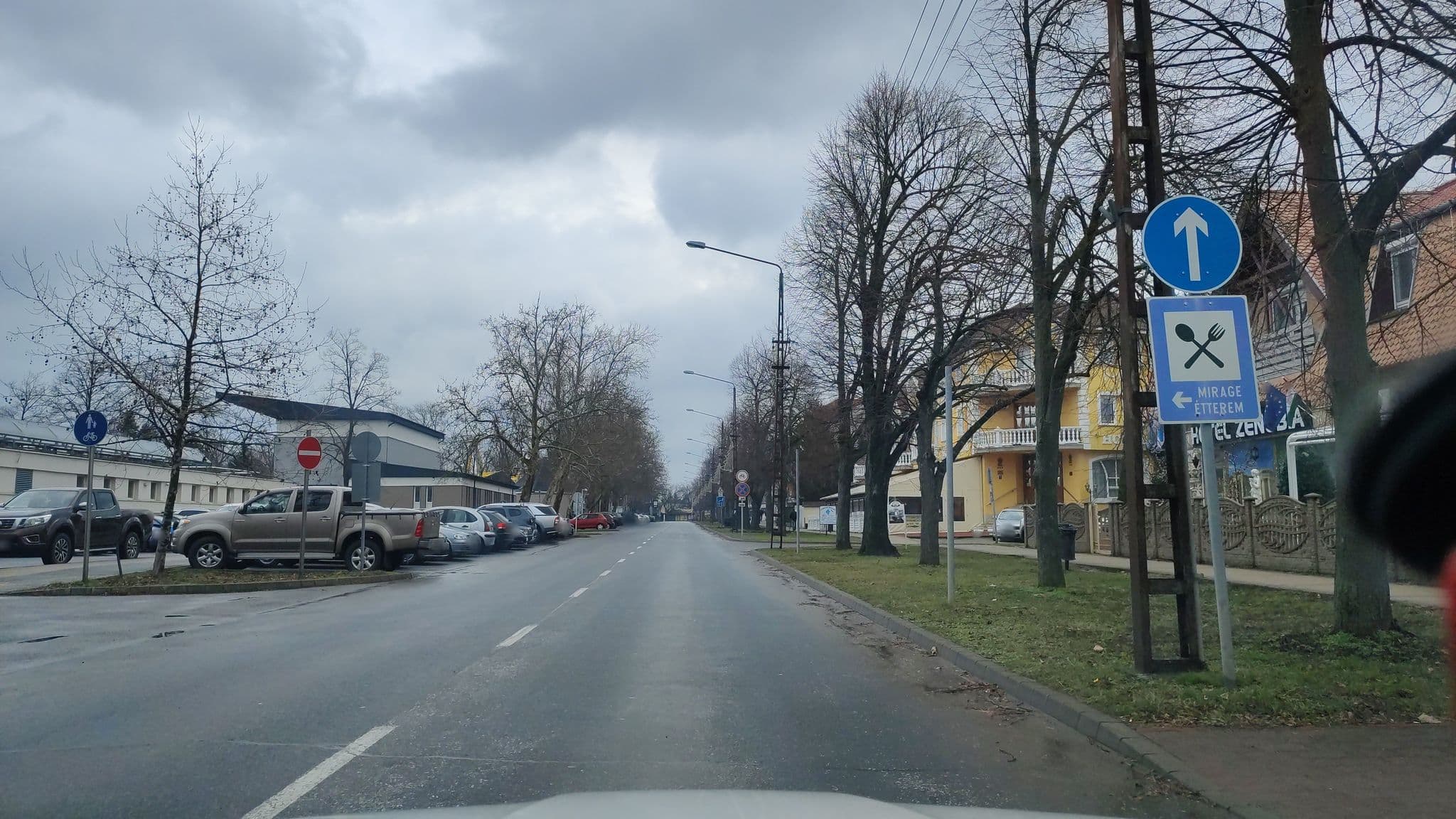 Street view near Hotel Zenubia, Hajdúszoboszló — © grin (CC BY-SA · Mapillary)
