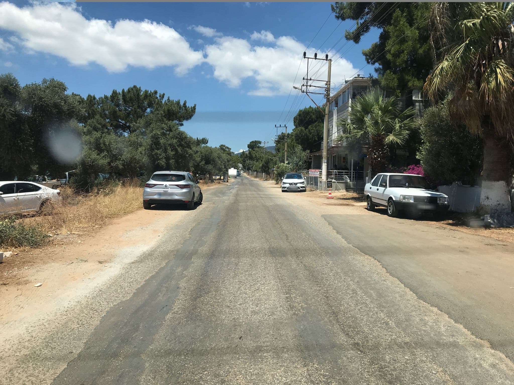 Street view near Akbük Apart Evleri, Altınkum — © azadezey (CC BY-SA · Mapillary)
