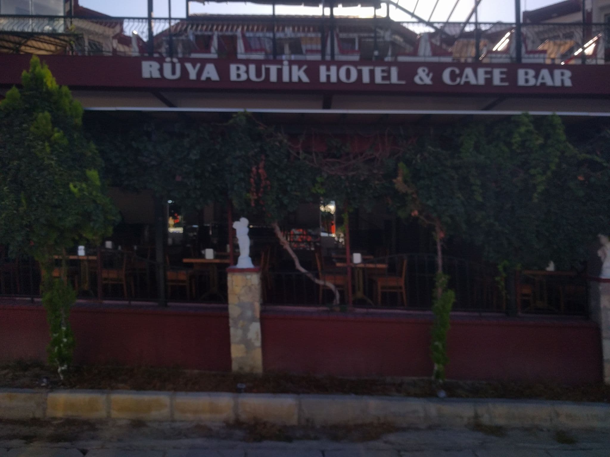 Street view near Grand Rüya Hotel, Çeşme — © ubenzer (CC BY-SA · Mapillary)