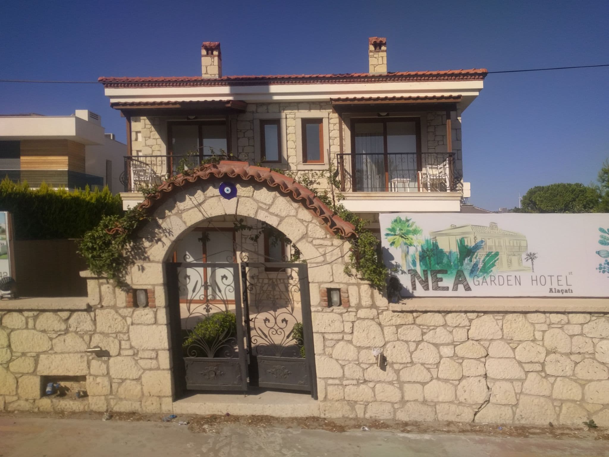 Street view near Buluşma Noktası, Alaçatı — © ubenzer (CC BY-SA · Mapillary)