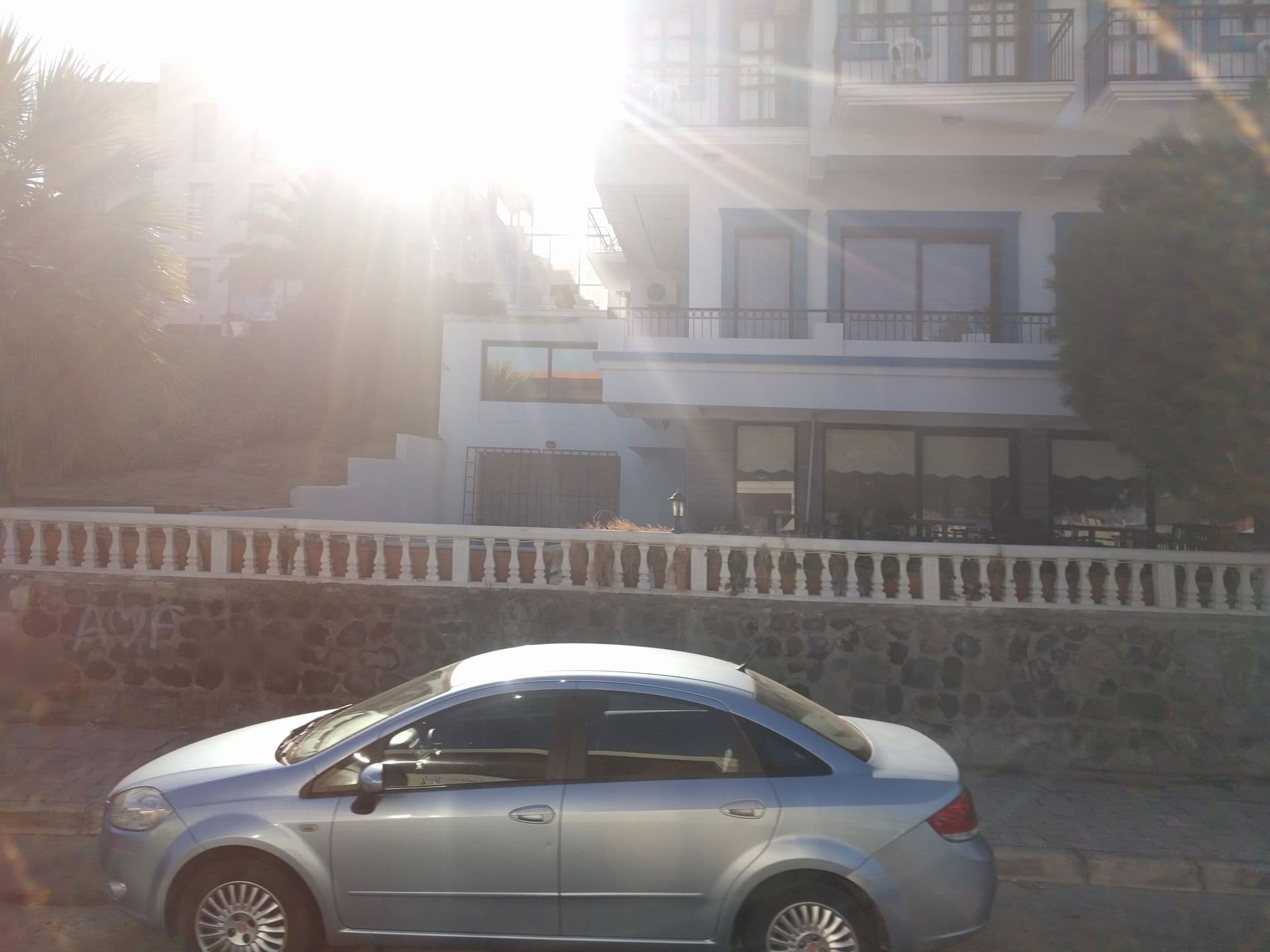 Street view near Otel Çalış, Çeşme — © ubenzer (CC BY-SA · Mapillary)