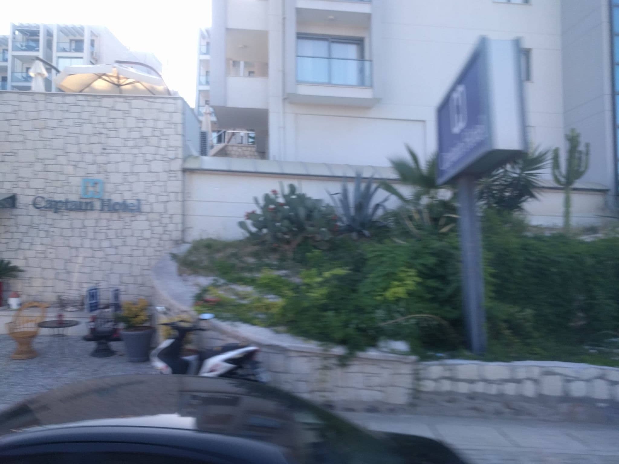 Street view near Captain Suites, Çeşme — © ubenzer (CC BY-SA · Mapillary)