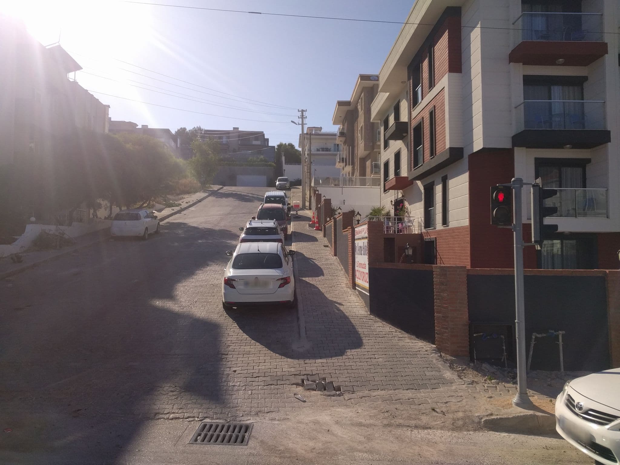 Street view near Saatli Hotel, Çeşme — © ubenzer (CC BY-SA · Mapillary)