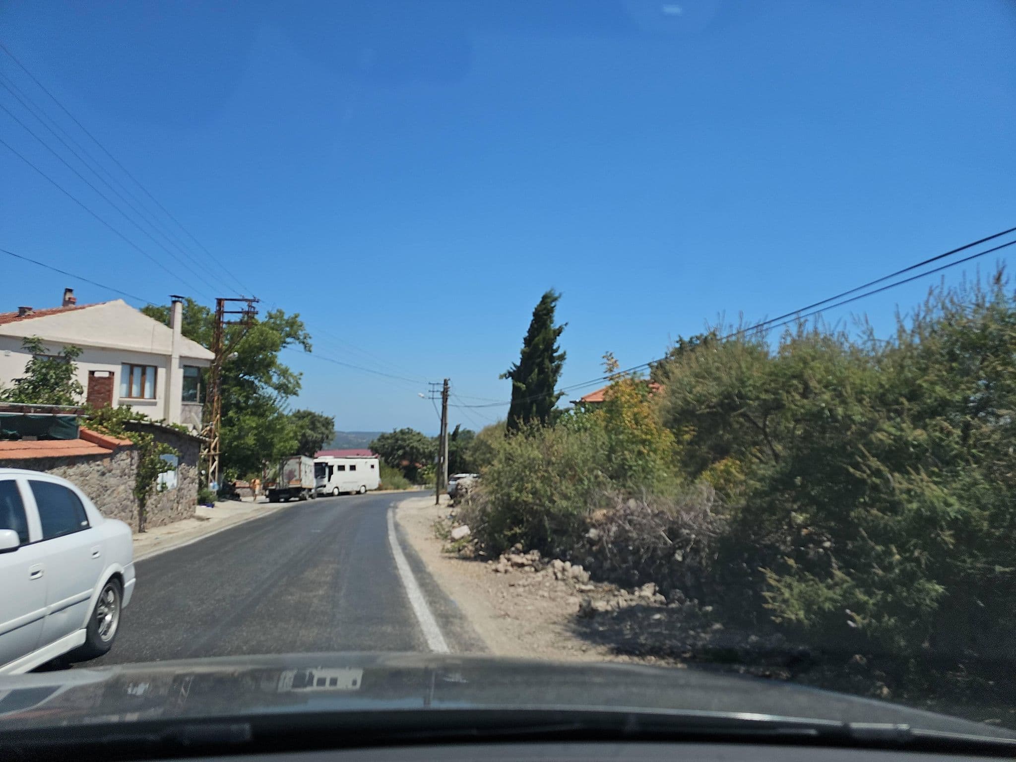 Street view near Bergos Köy Oteli, Behram — © observer17 (CC BY-SA · Mapillary)