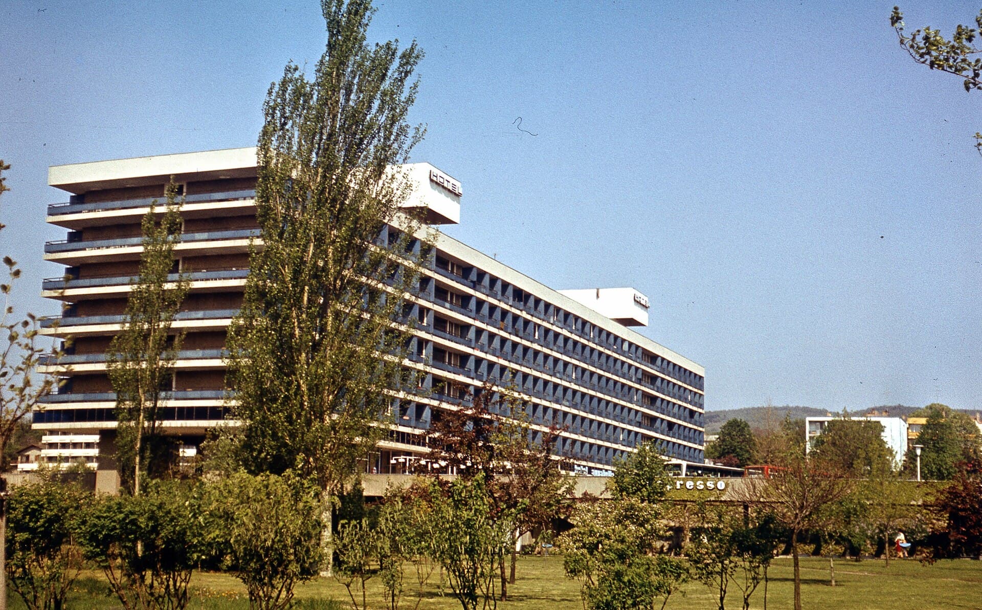 Hotel Annabella (via Wikimedia Commons, CC BY-SA 3.0)