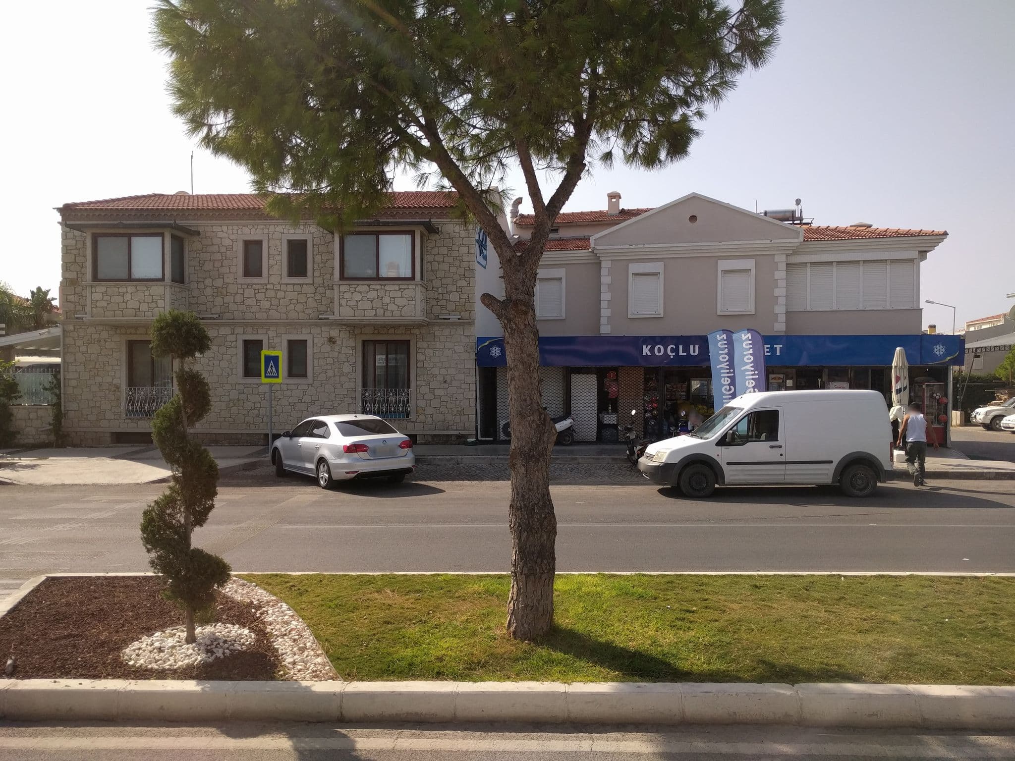 Street view near Alaçatı, Alaçatı — © ubenzer (CC BY-SA · Mapillary)