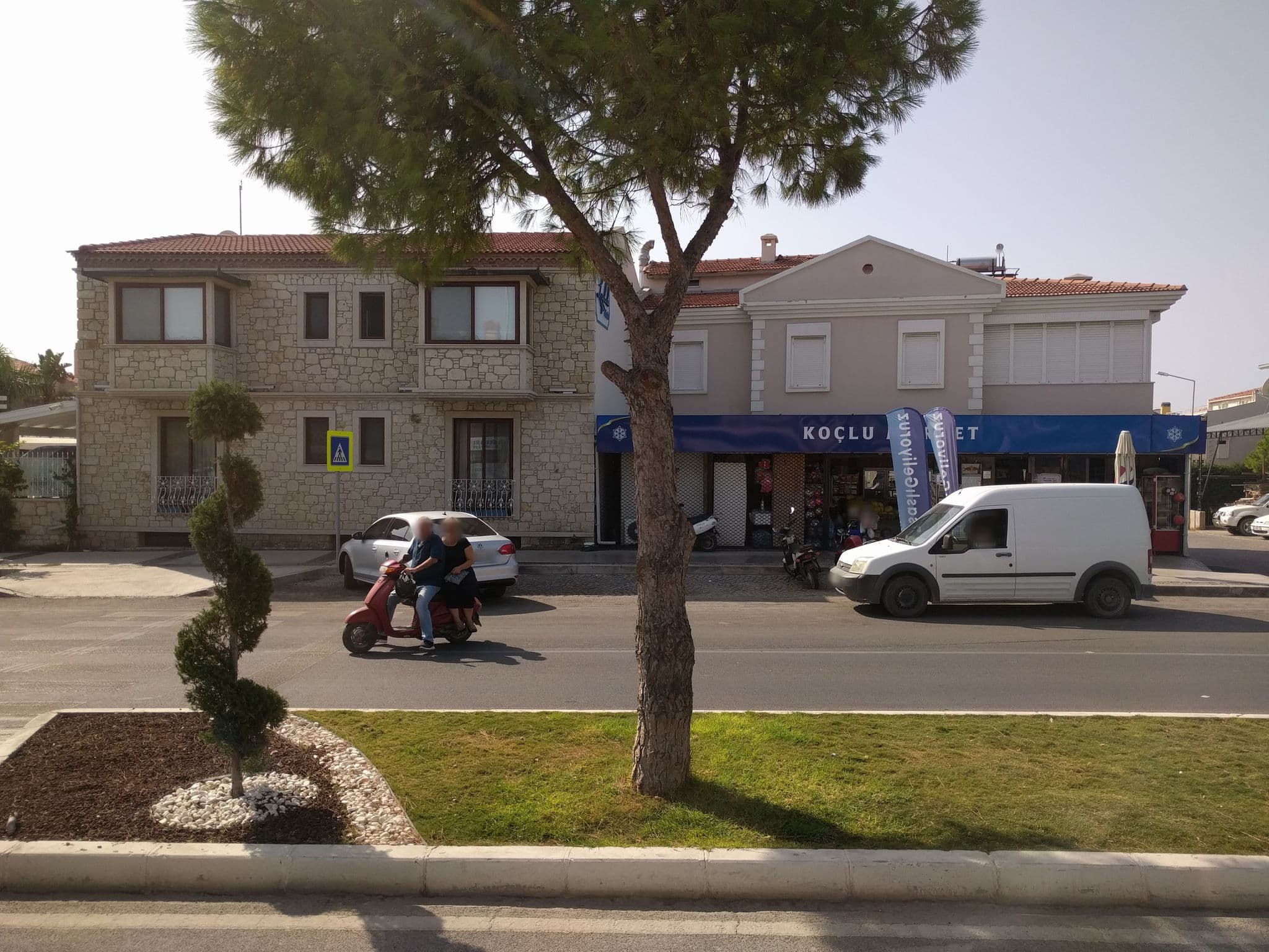 Street view near Alaçatı, Alaçatı — © ubenzer (CC BY-SA · Mapillary)