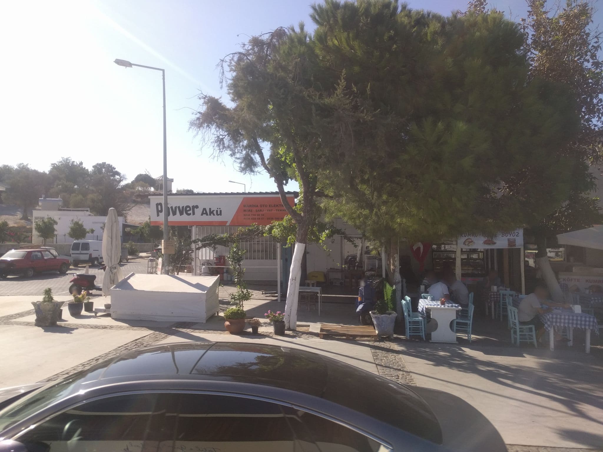 Street view near Beyazevotel, Alaçatı — © ubenzer (CC BY-SA · Mapillary)