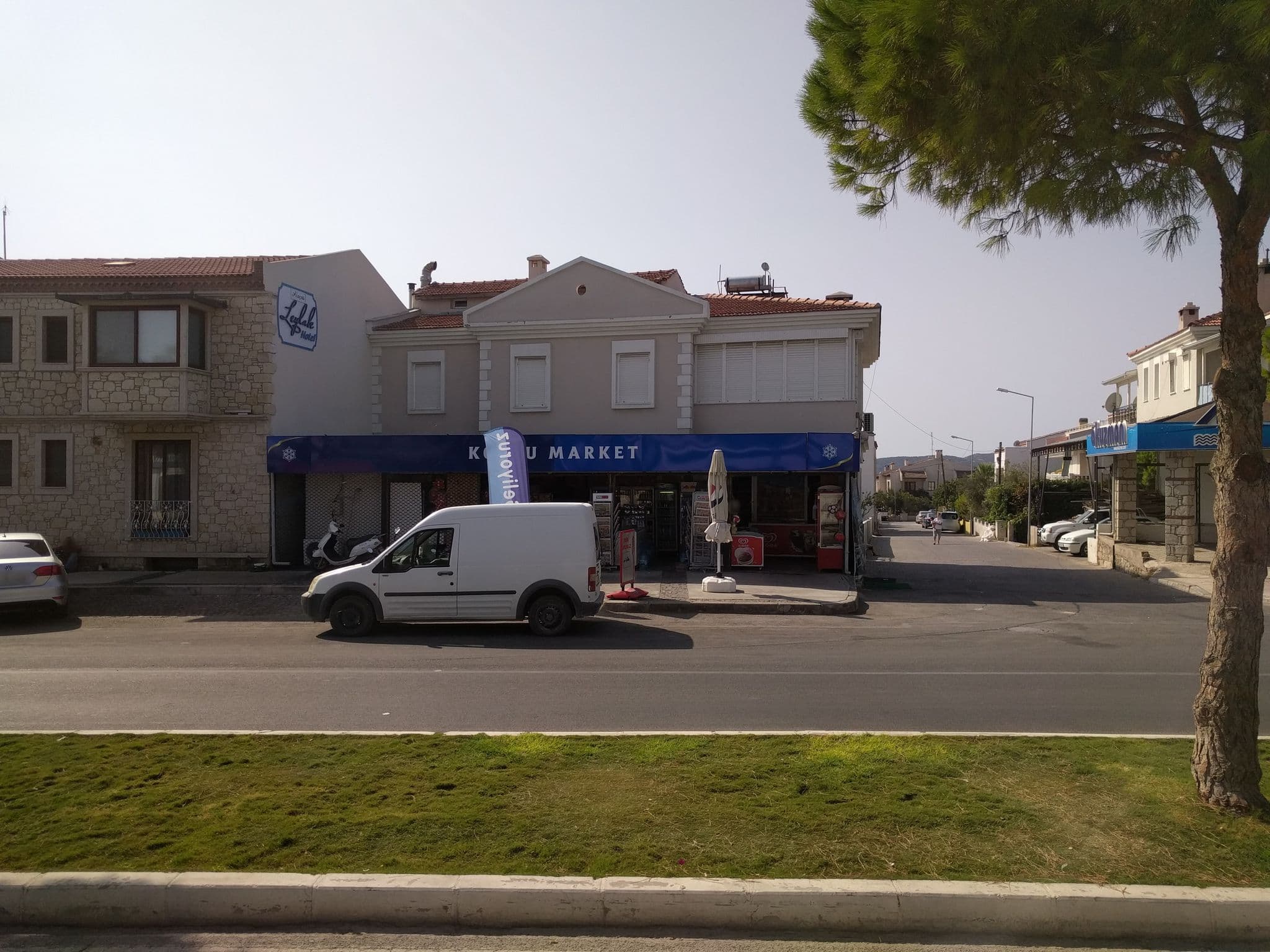 Street view near Alaçatı, Alaçatı — © ubenzer (CC BY-SA · Mapillary)