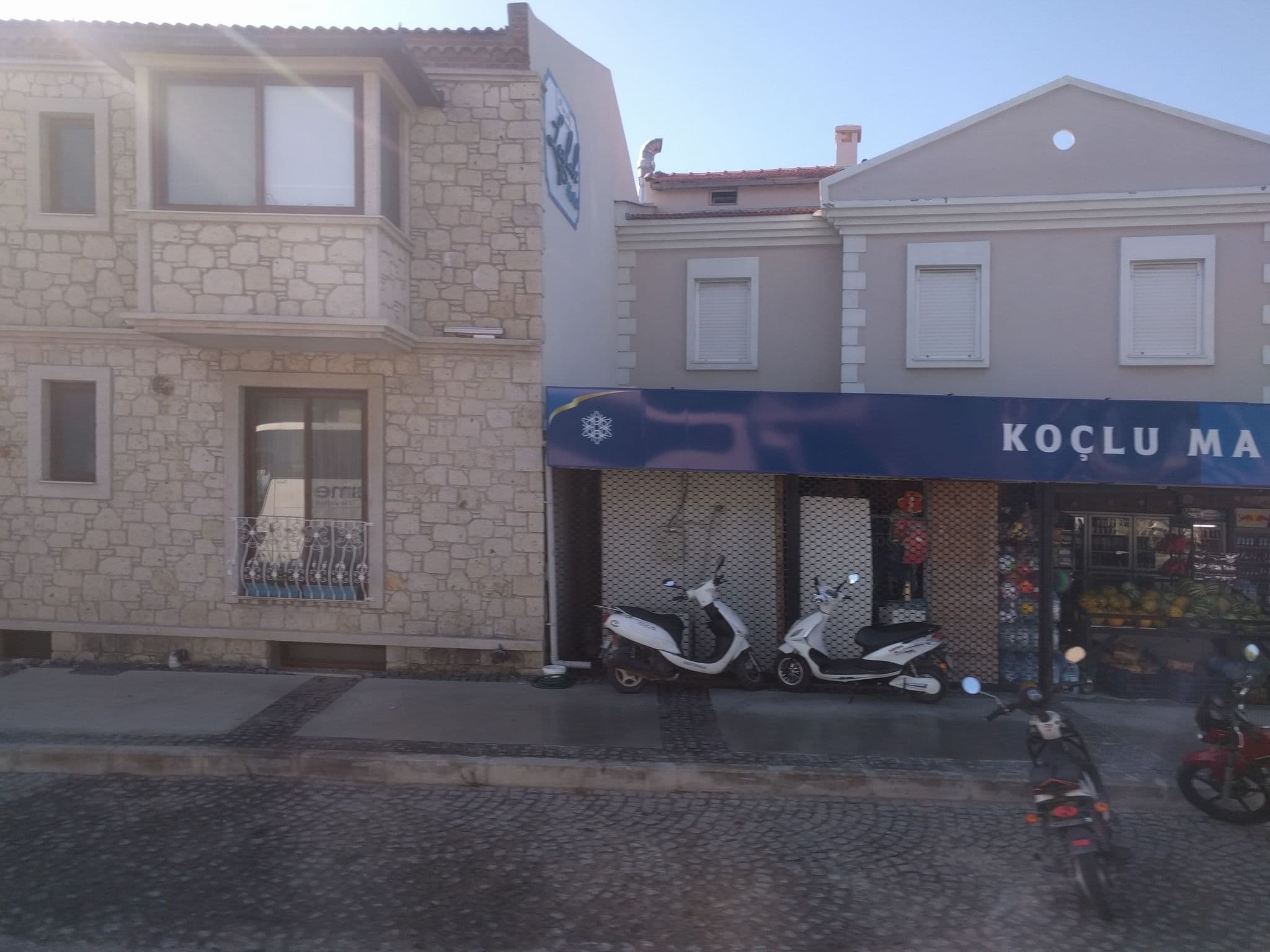 Street view near Alaçatı, Alaçatı — © ubenzer (CC BY-SA · Mapillary)
