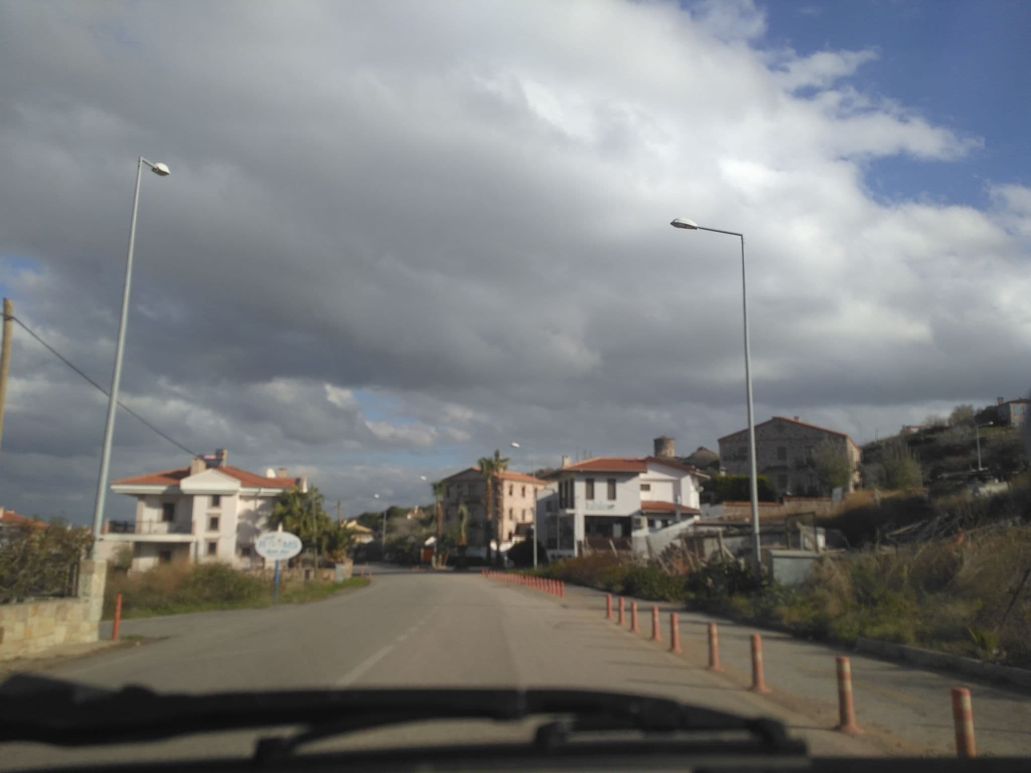 Street view near Rooms Otel Cunda, Ayvalık — © uzungo (CC BY-SA · Mapillary)