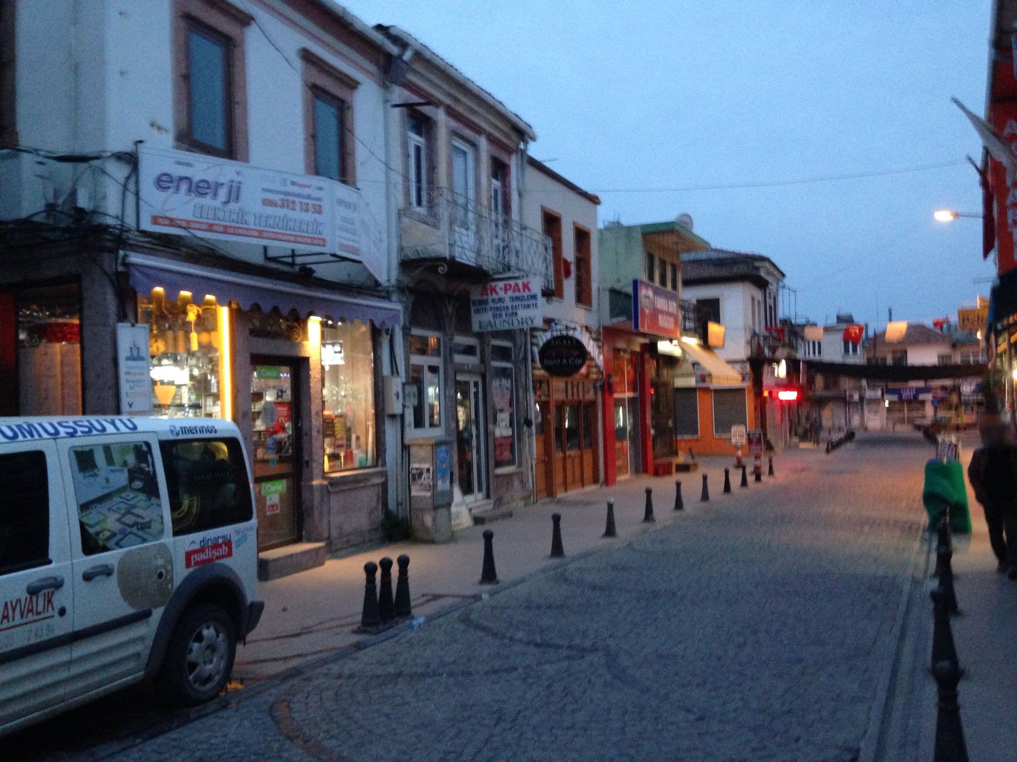 Street view near Kydonia Hotel, Ayvalık — © wiktorn (CC BY-SA · Mapillary)
