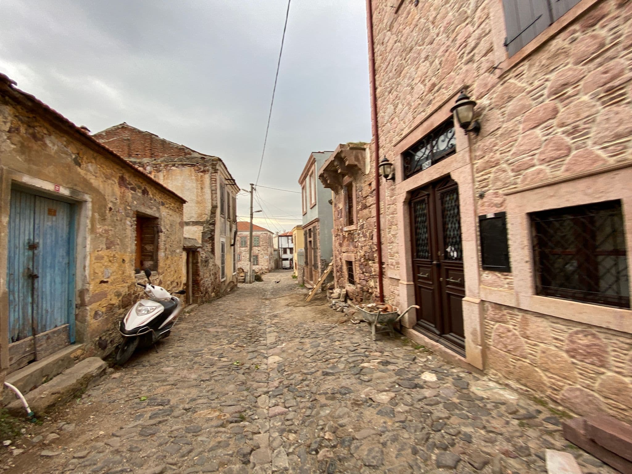 Street view near Cunda Dede House, Ayvalık — © asturksever (CC BY-SA · Mapillary)