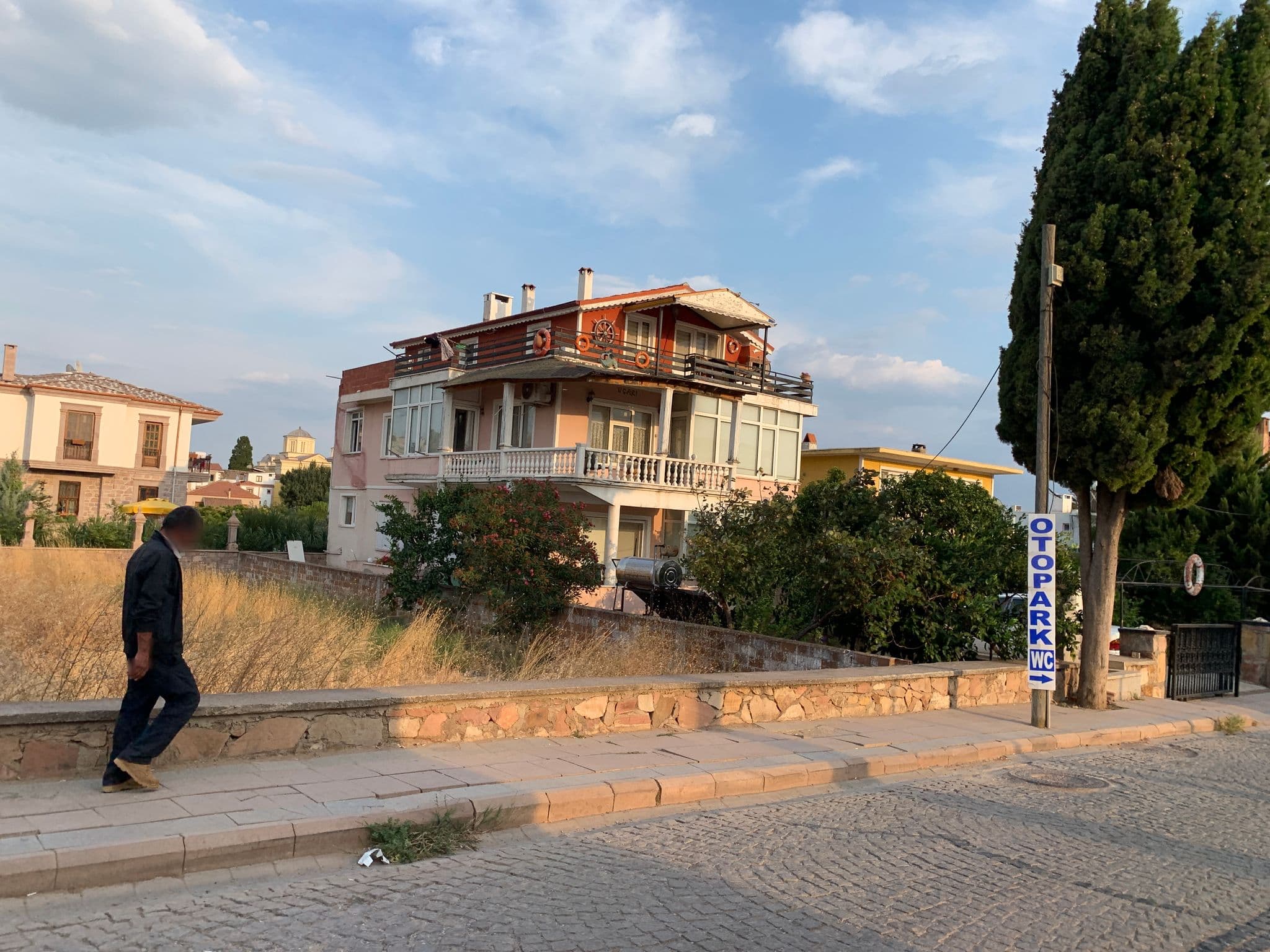 Street view near Haskonak butik Otel, Ayvalık — © ramses (CC BY-SA · Mapillary)