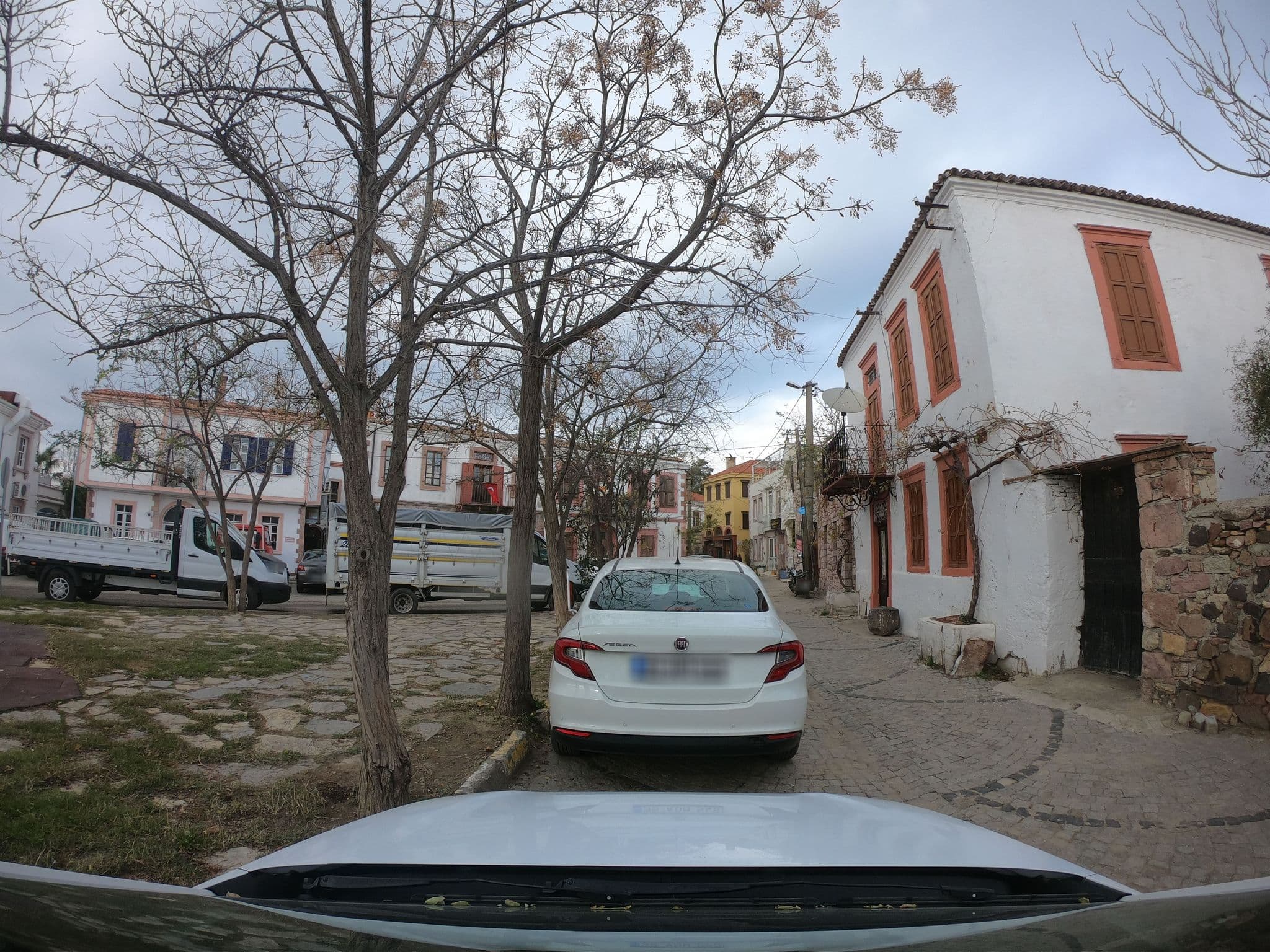 Street view near Seğmen Otel, Ayvalık — © asturksever (CC BY-SA · Mapillary)