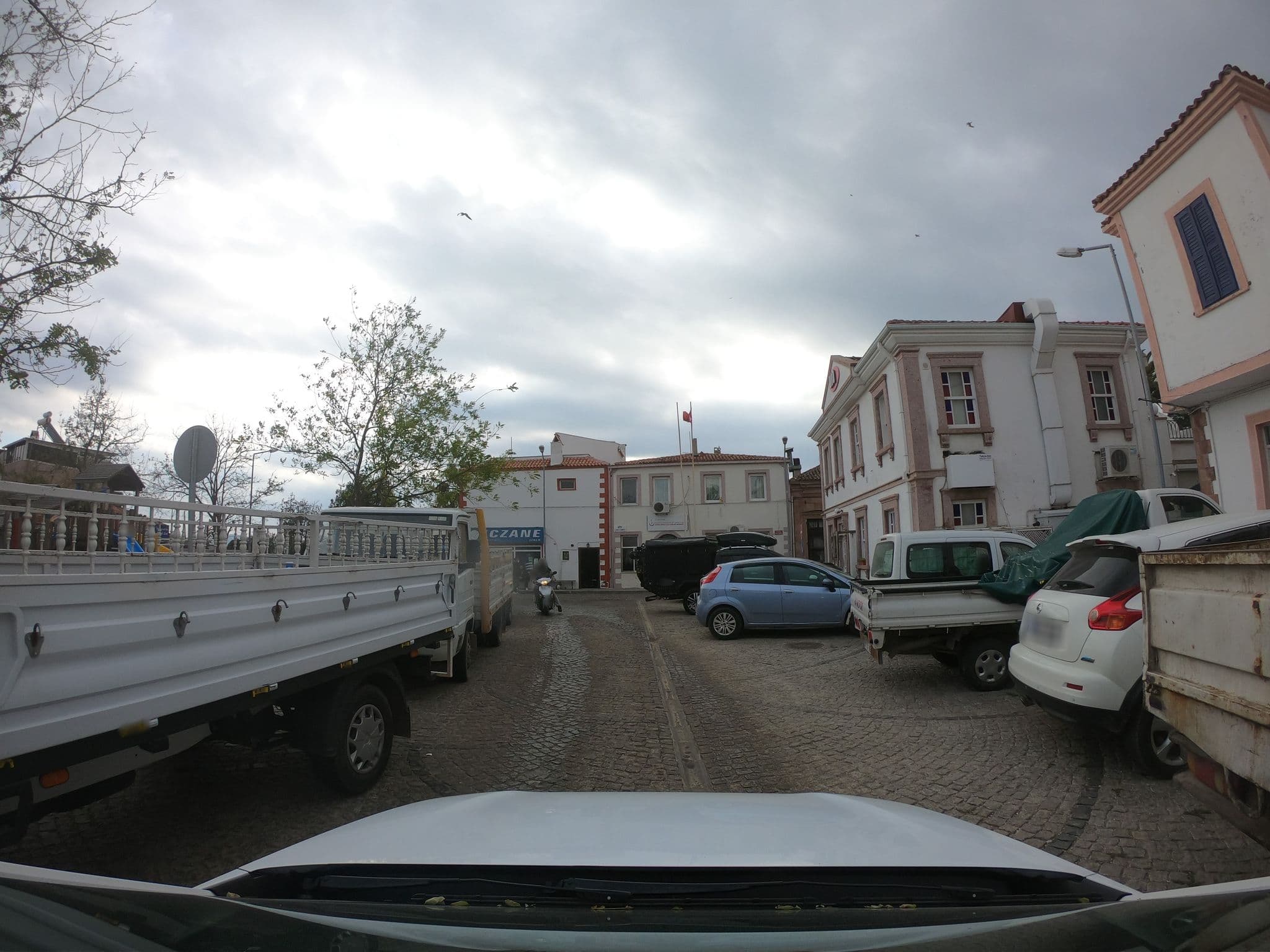 Street view near Uno İki Oda Bir Salon, Ayvalık — © asturksever (CC BY-SA · Mapillary)