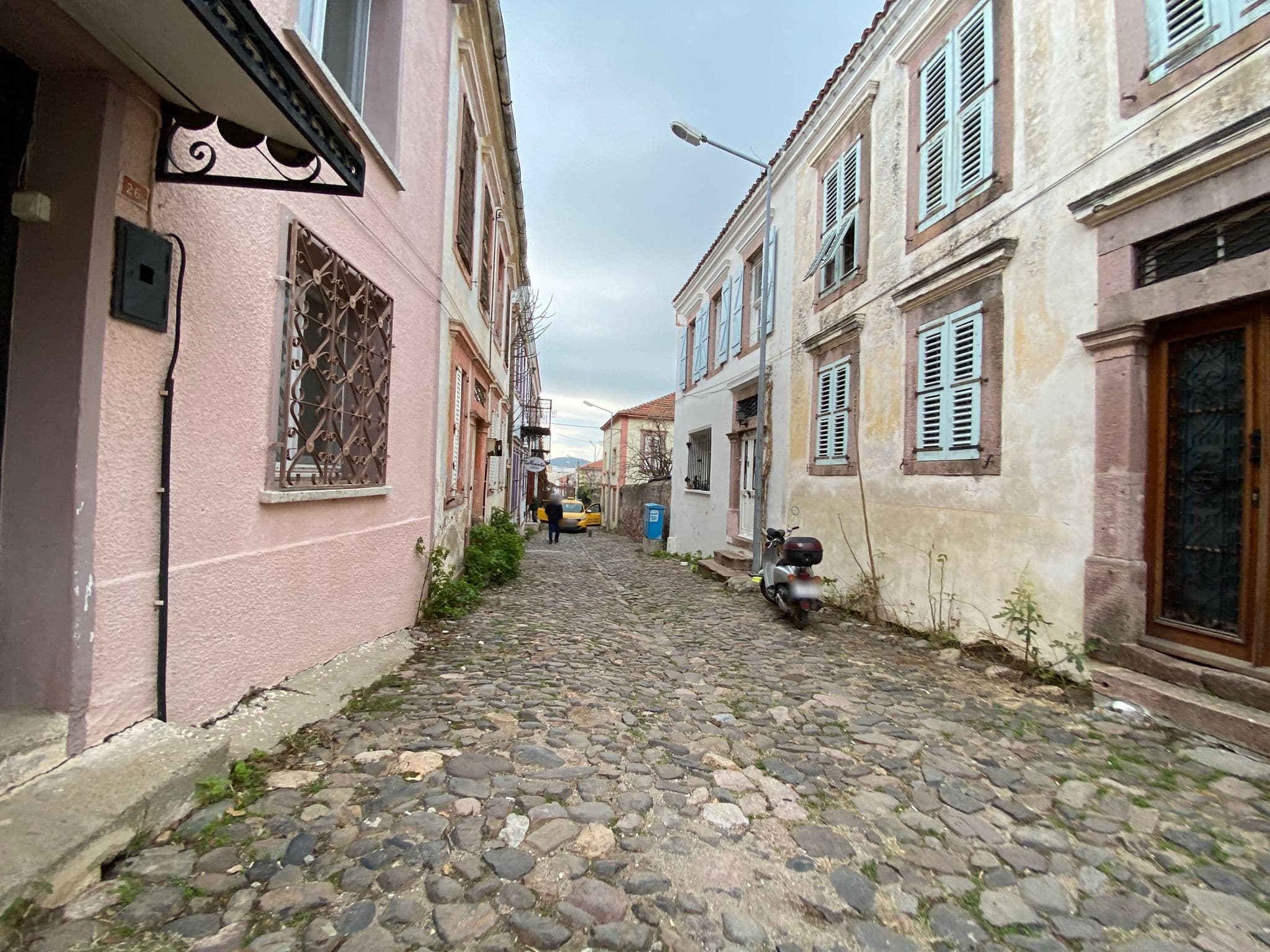 Street view near Lavanta Butik Otel, Ayvalık — © asturksever (CC BY-SA · Mapillary)