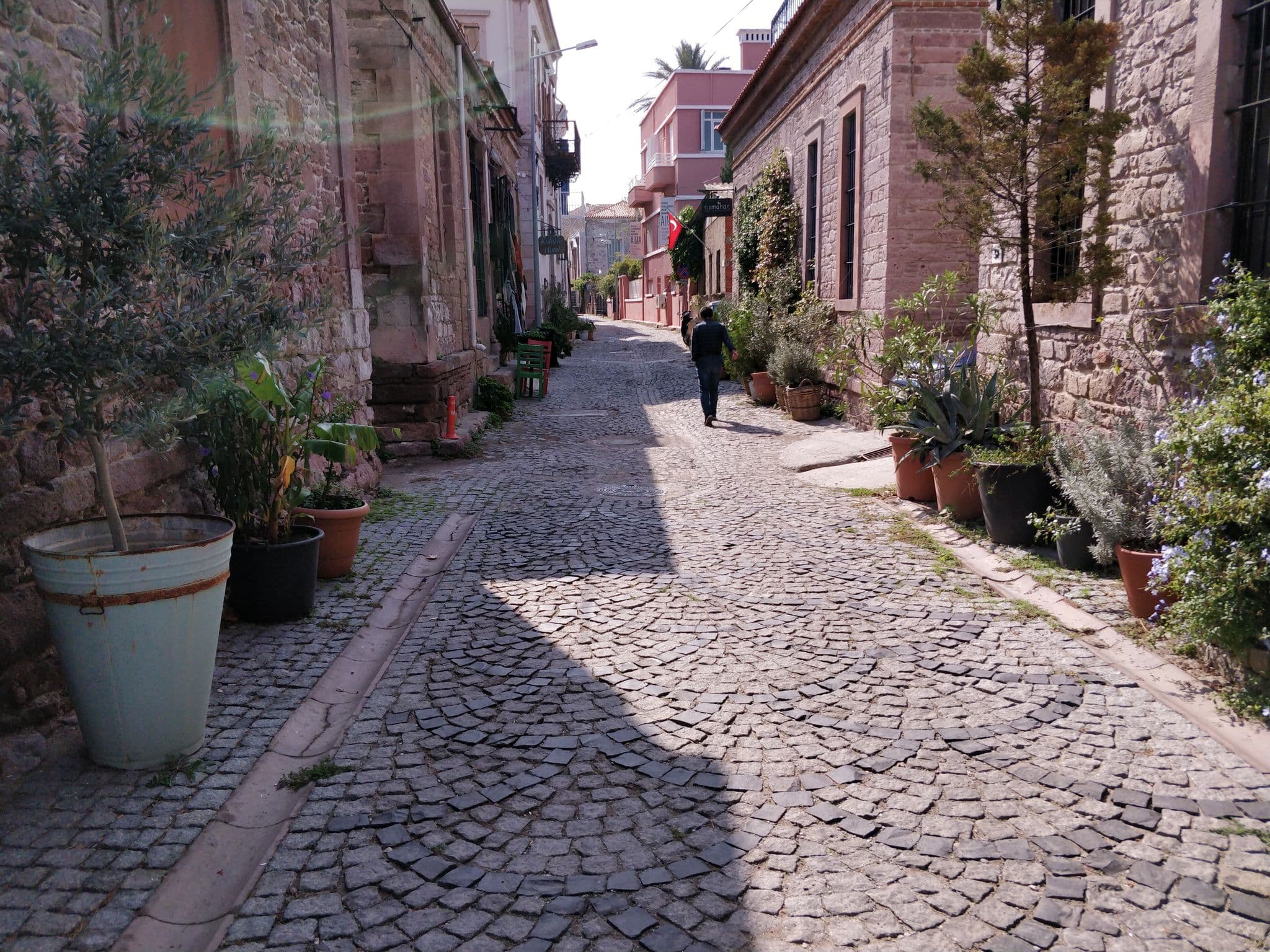 Street view near Ferahievler Butik Otel, Ayvalık — © troels_arvin (CC BY-SA · Mapillary)