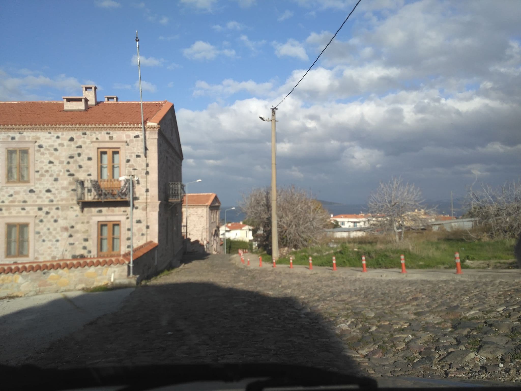 Street view near Labris Otel, Ayvalık — © uzungo (CC BY-SA · Mapillary)