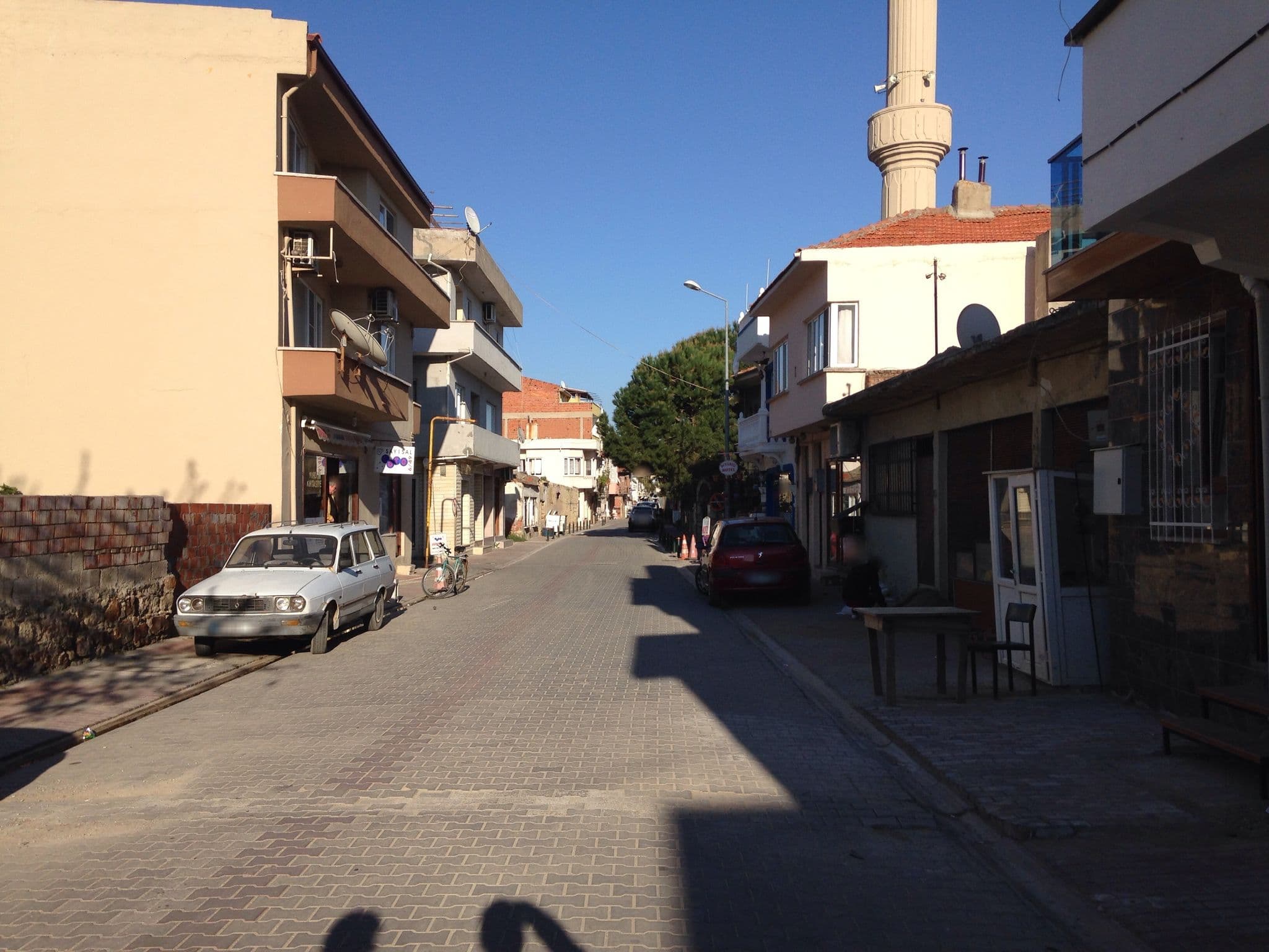 Street view near Poseidon Butik Hotel, Altınoluk — © wiktorn (CC BY-SA · Mapillary)