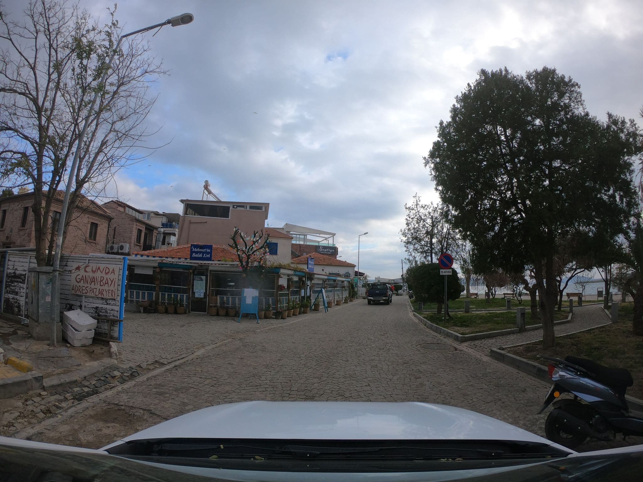 Street view near ikiodabisalon, Ayvalık — © asturksever (CC BY-SA · Mapillary)