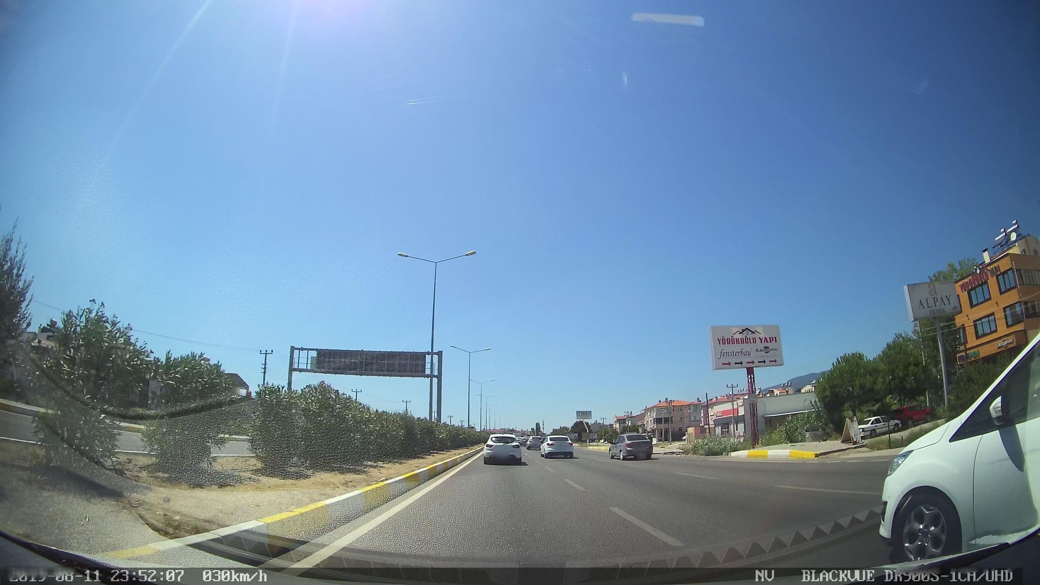 Street view near Alpay Apart Otel, Edremit — © yercizenler (CC BY-SA · Mapillary)