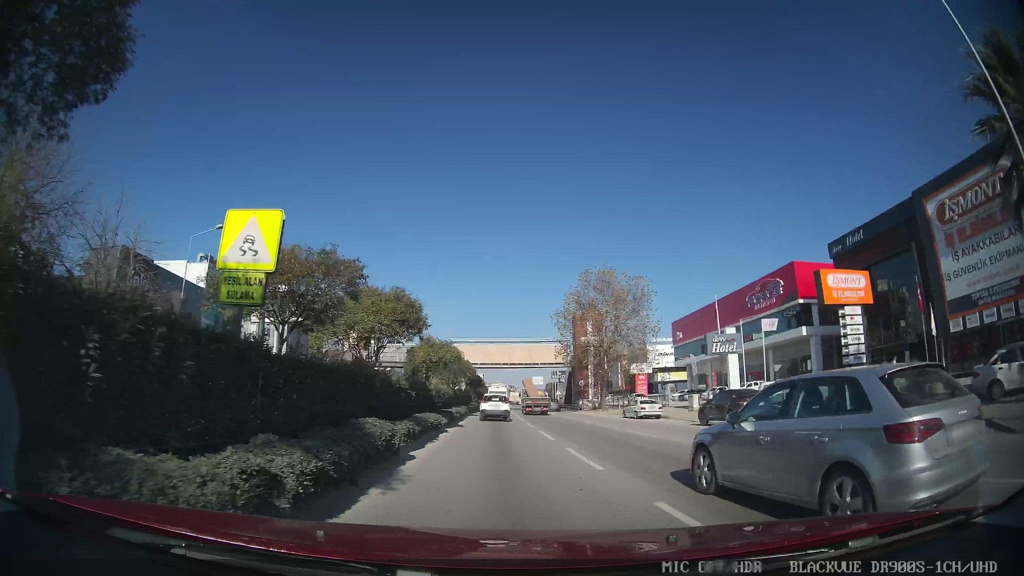 Street view near Dovvhotel, Karabağlar — © unen (CC BY-SA · Mapillary)